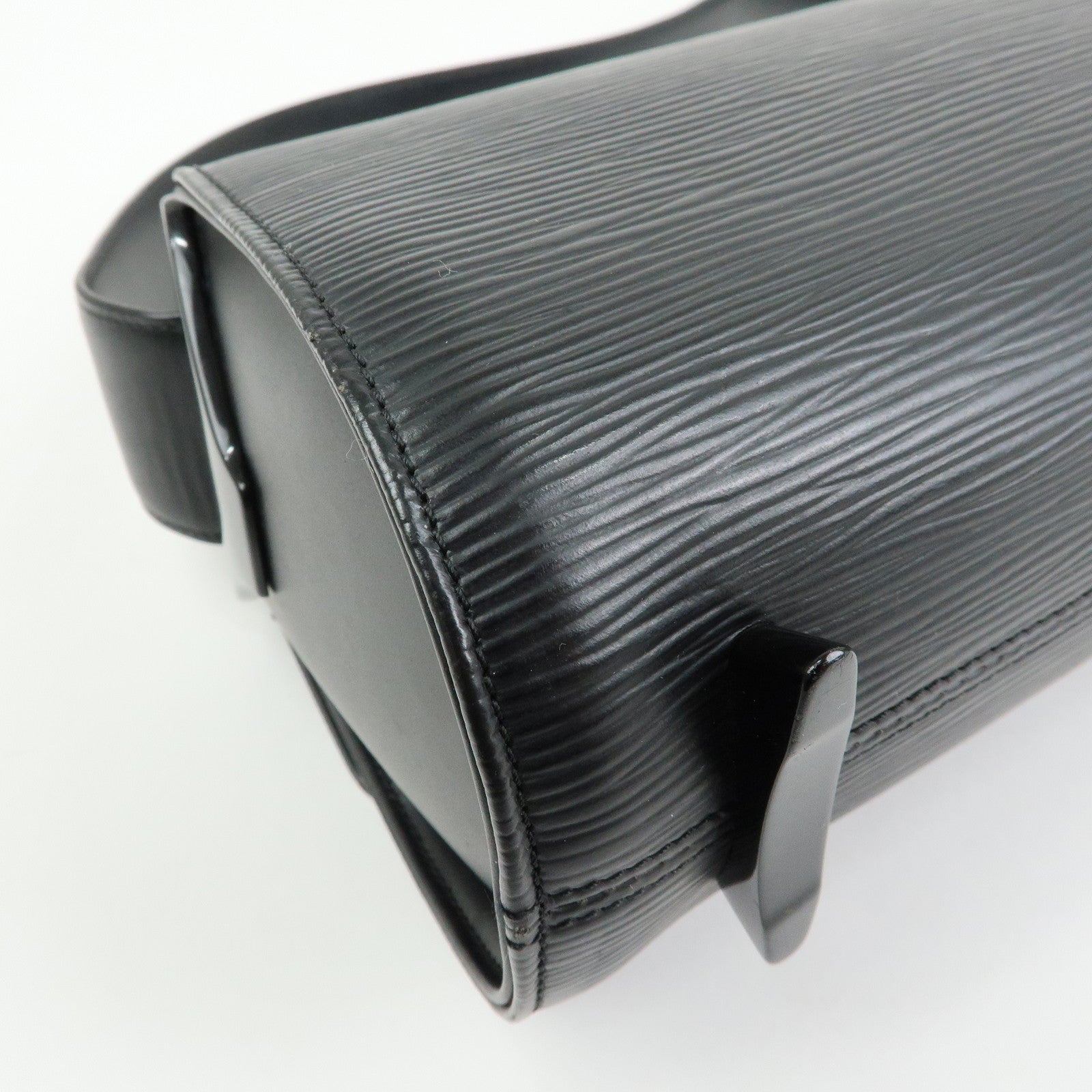 Louis Vuitton Epi Nocturne GM Shoulder Bag Noir Black M52172