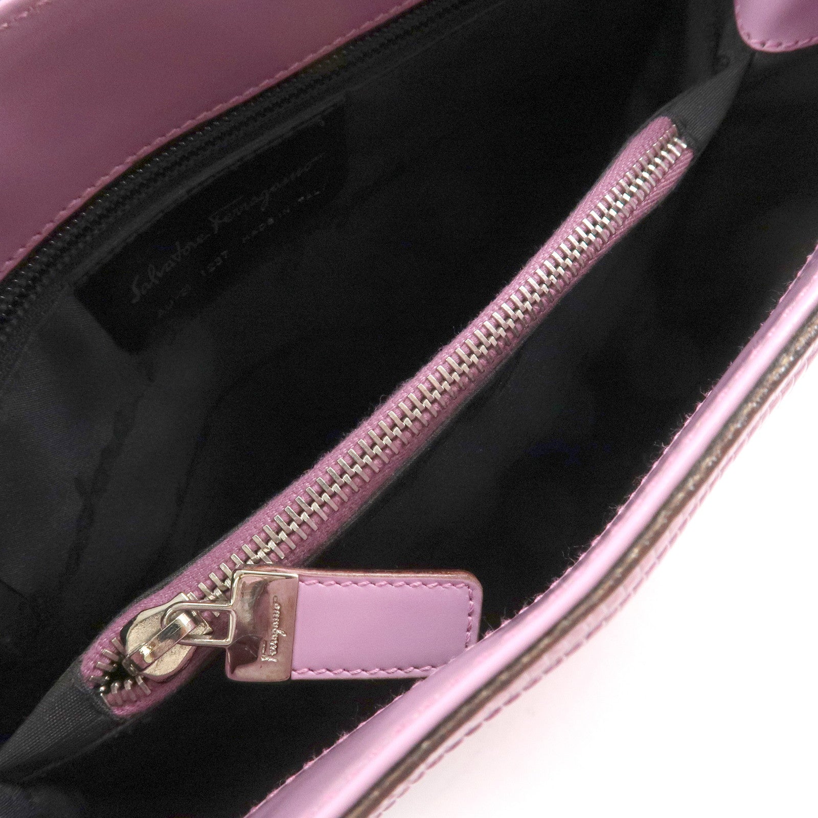 Ferragamo Embossed Leather Shoulder Bag Hand Bag Pink AU-21 1237
