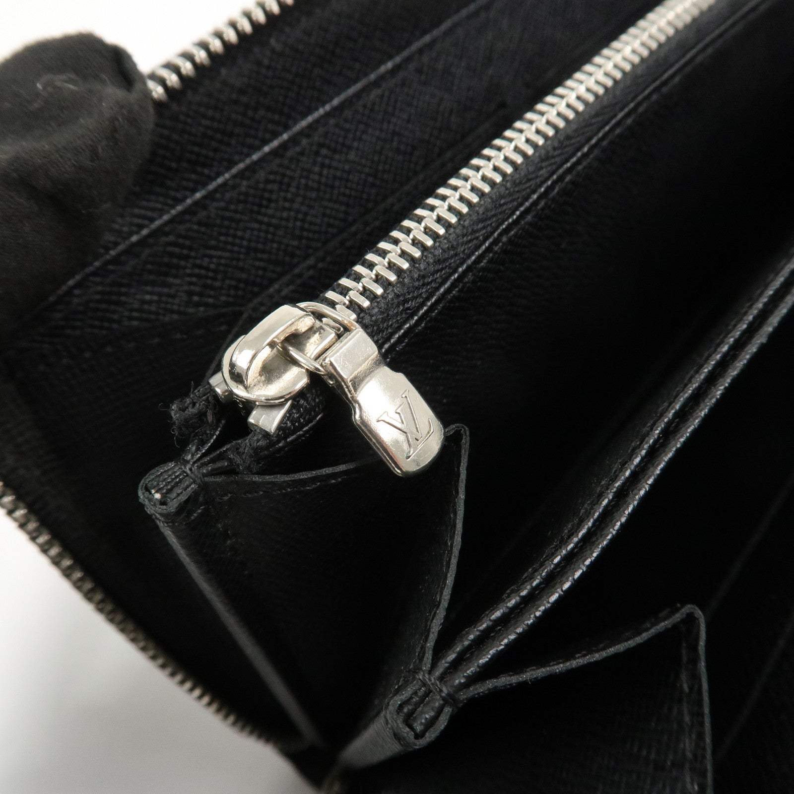 Louis Vuitton Epi Leather Round Zippy Long Wallet Noir Black M60072