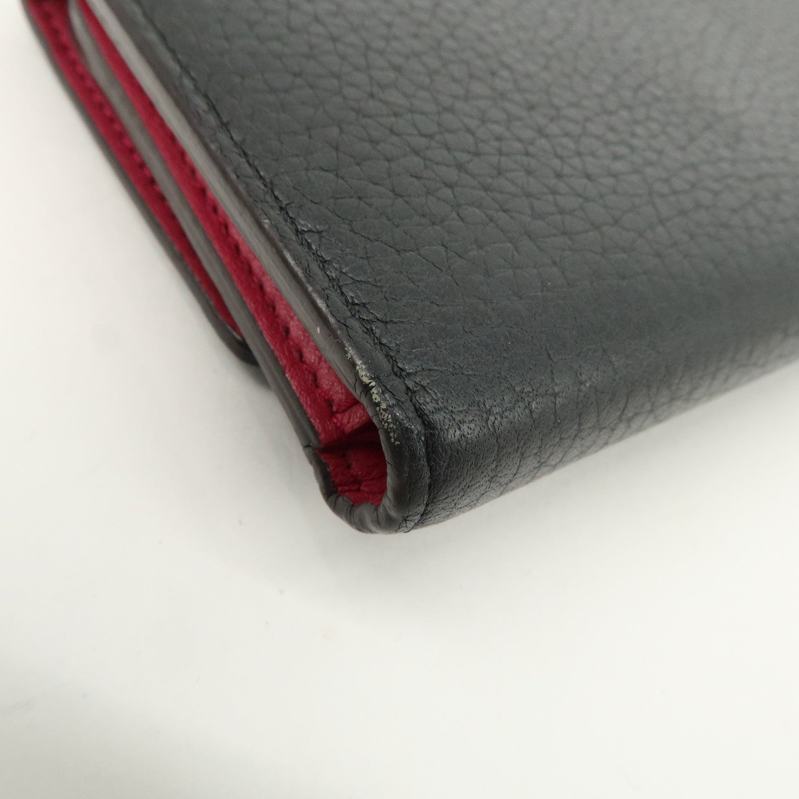 Louis Vuitton Leather Portefeuille Capucines Compact Wallet M62157