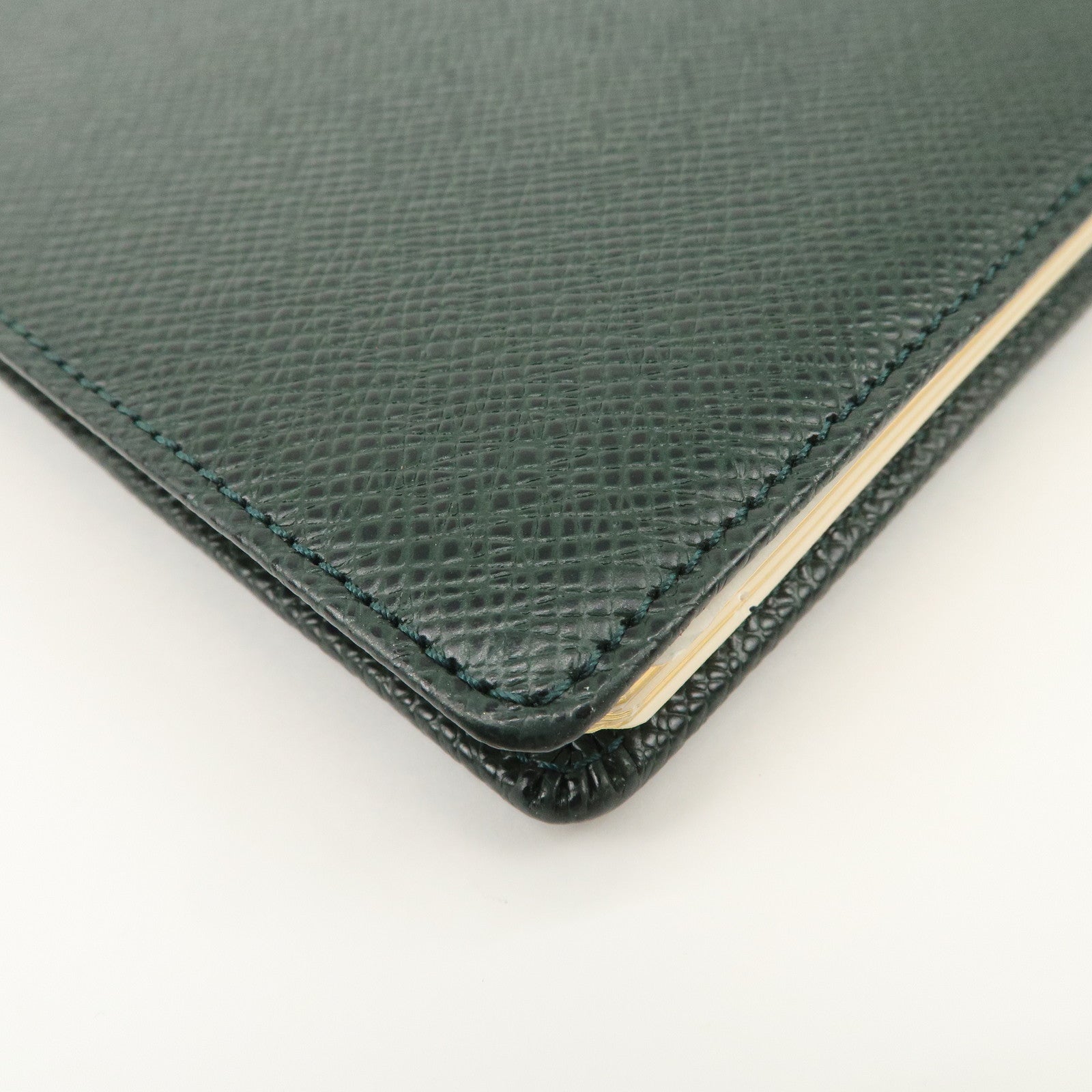 Louis Vuitton Taiga Agenda Bureau Planner Cover Epicea R20407 Used