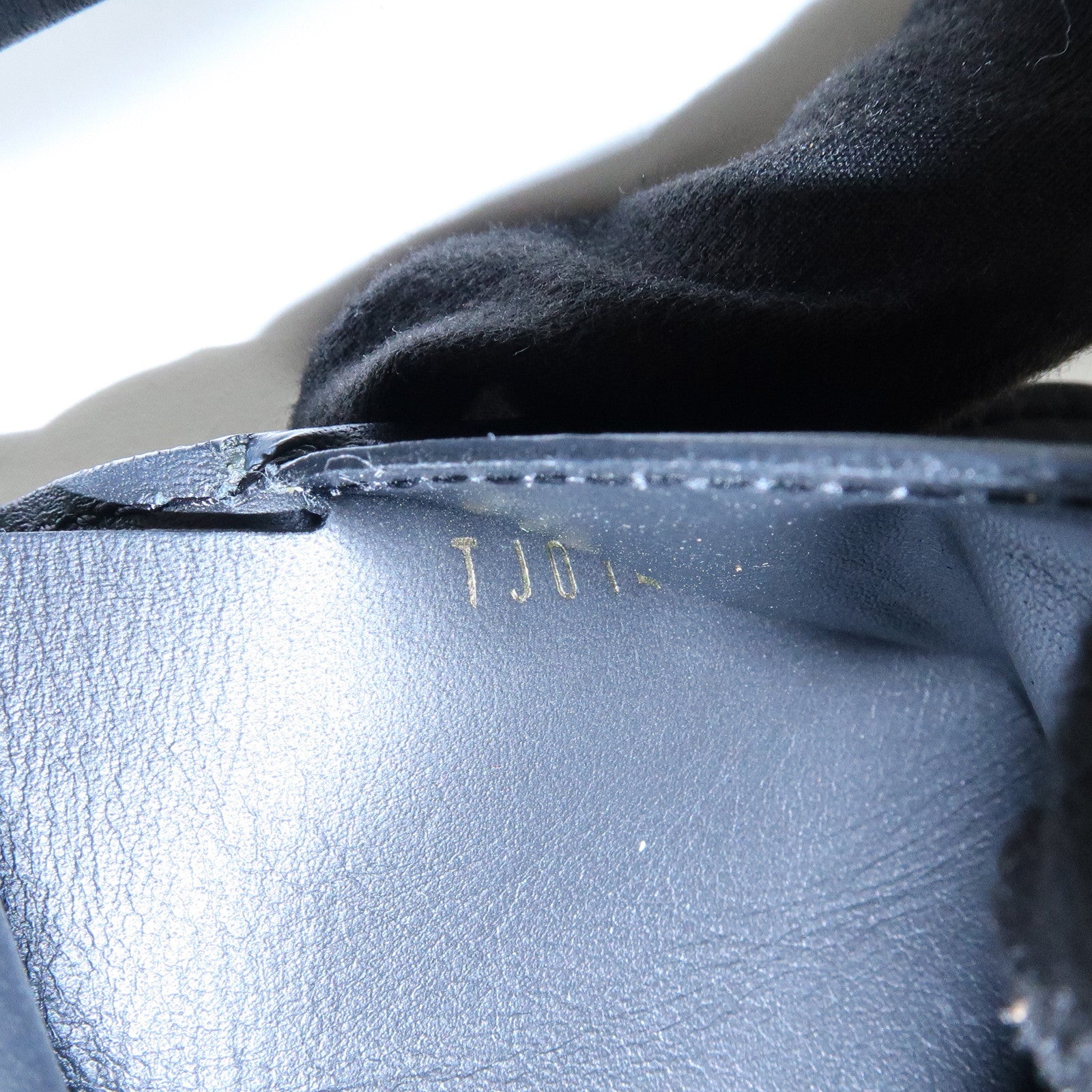 Louis Vuitton New Wave Leather Zippy Compact Wallet Noir M63789