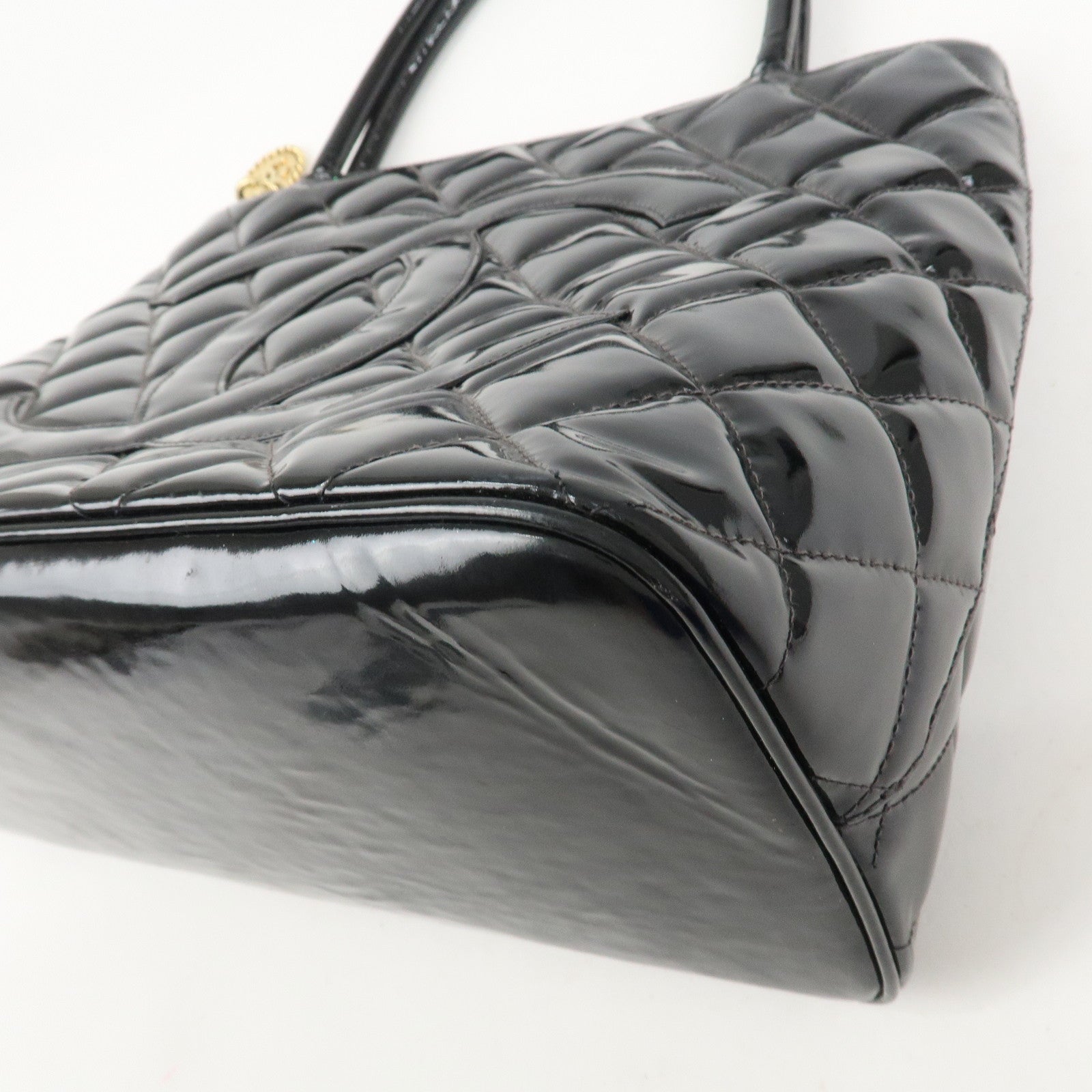 CHANEL Matelasse Patent Leather Medalion Tote Bag Black A01804