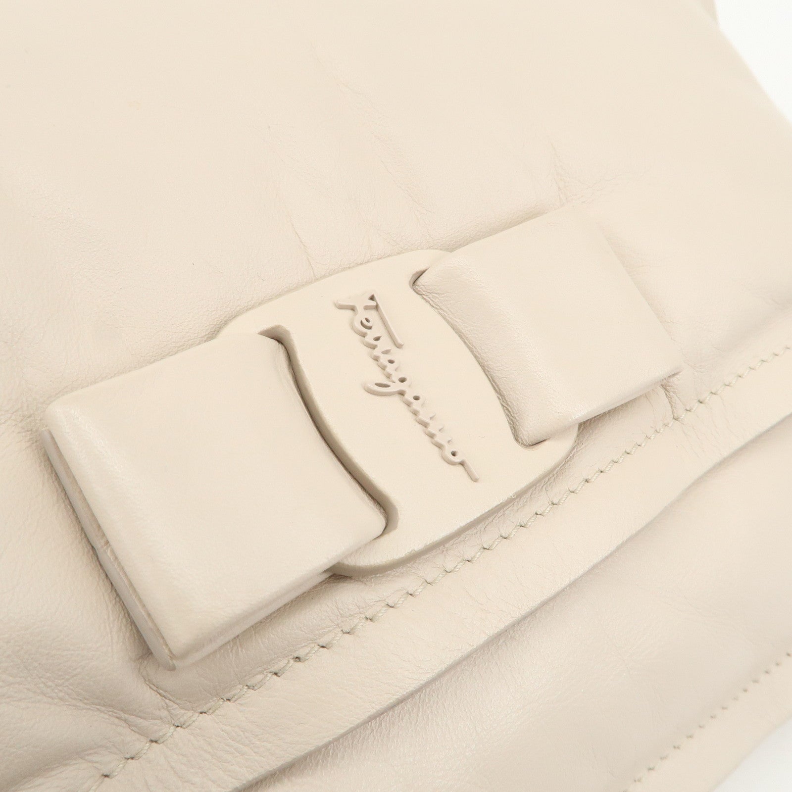 Ferragamo Vara Ribbon Leather Chain Shoulder Bag Hand Bag Ivory