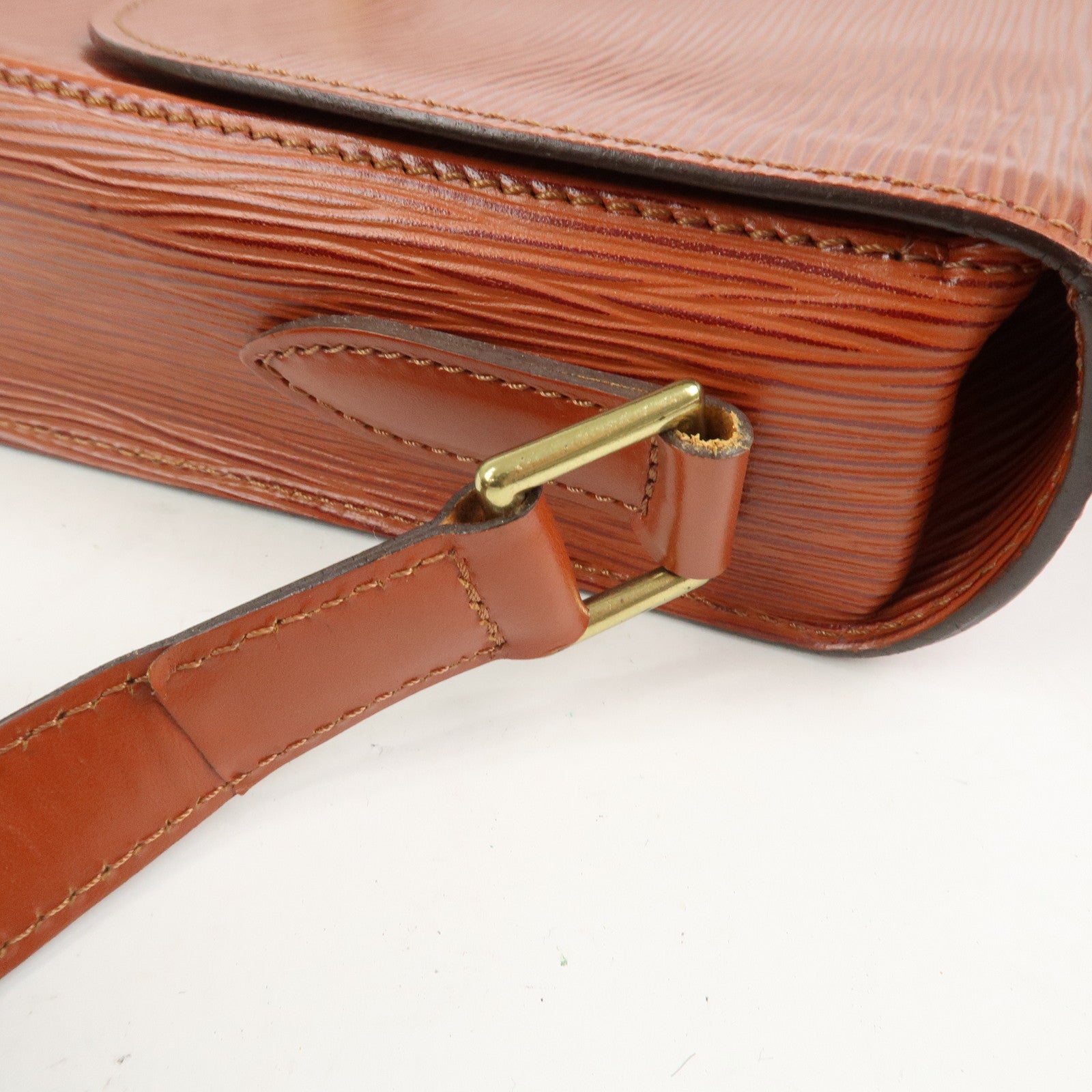 Louis Vuitton Epi Saint Cloud Shoulder Bag Kenya Brown M52193