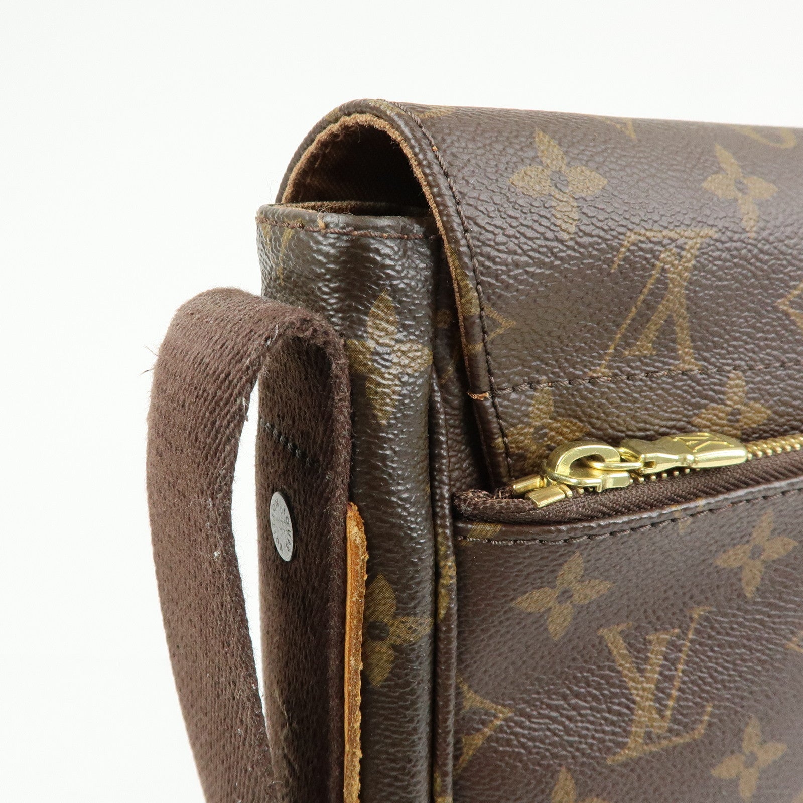 Louis Vuitton Monogram Messenger Beaubourg MM Canvas Bag M97038