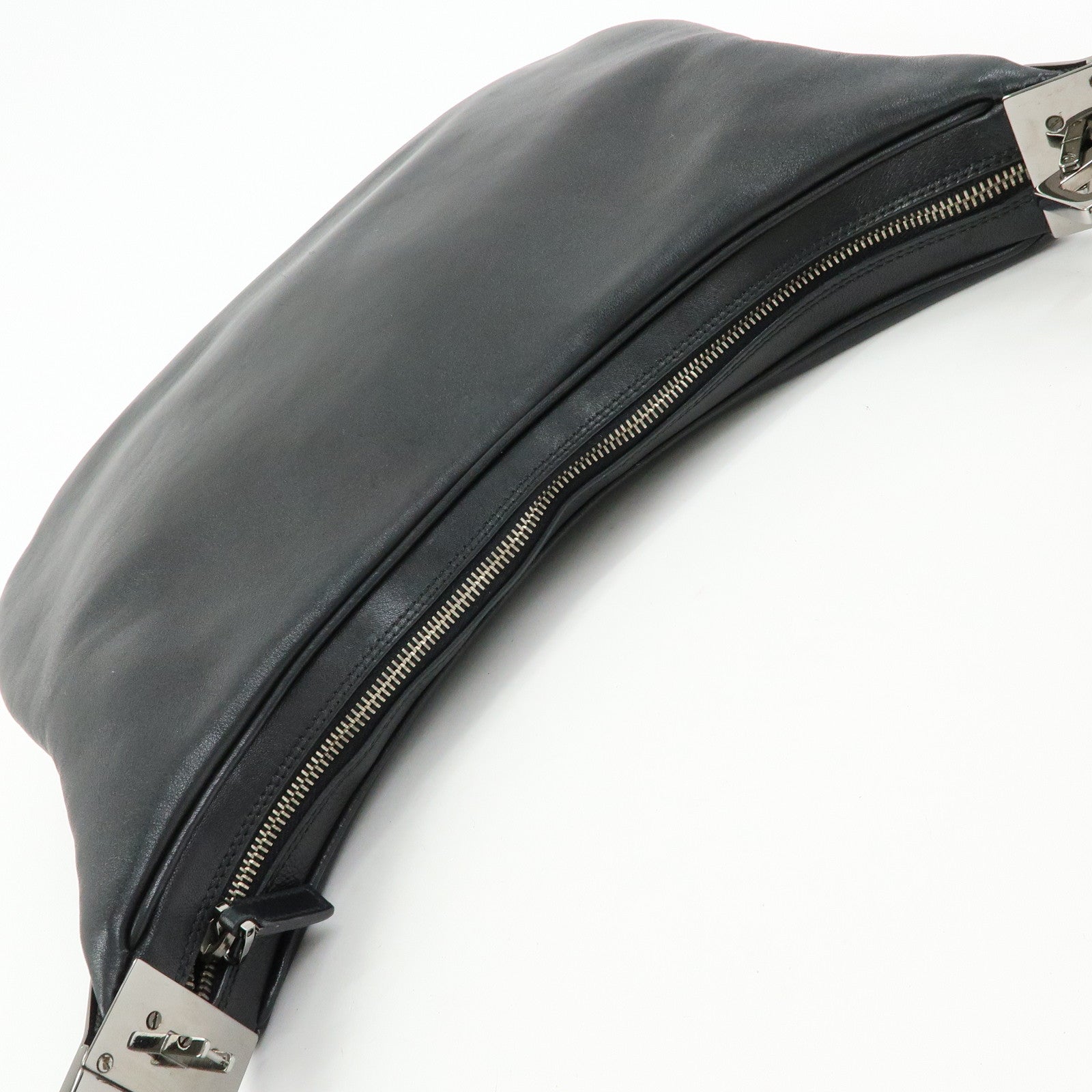 GUCCI Attache Leather Shoulder Bag Crossbody Bag Black 001・3341