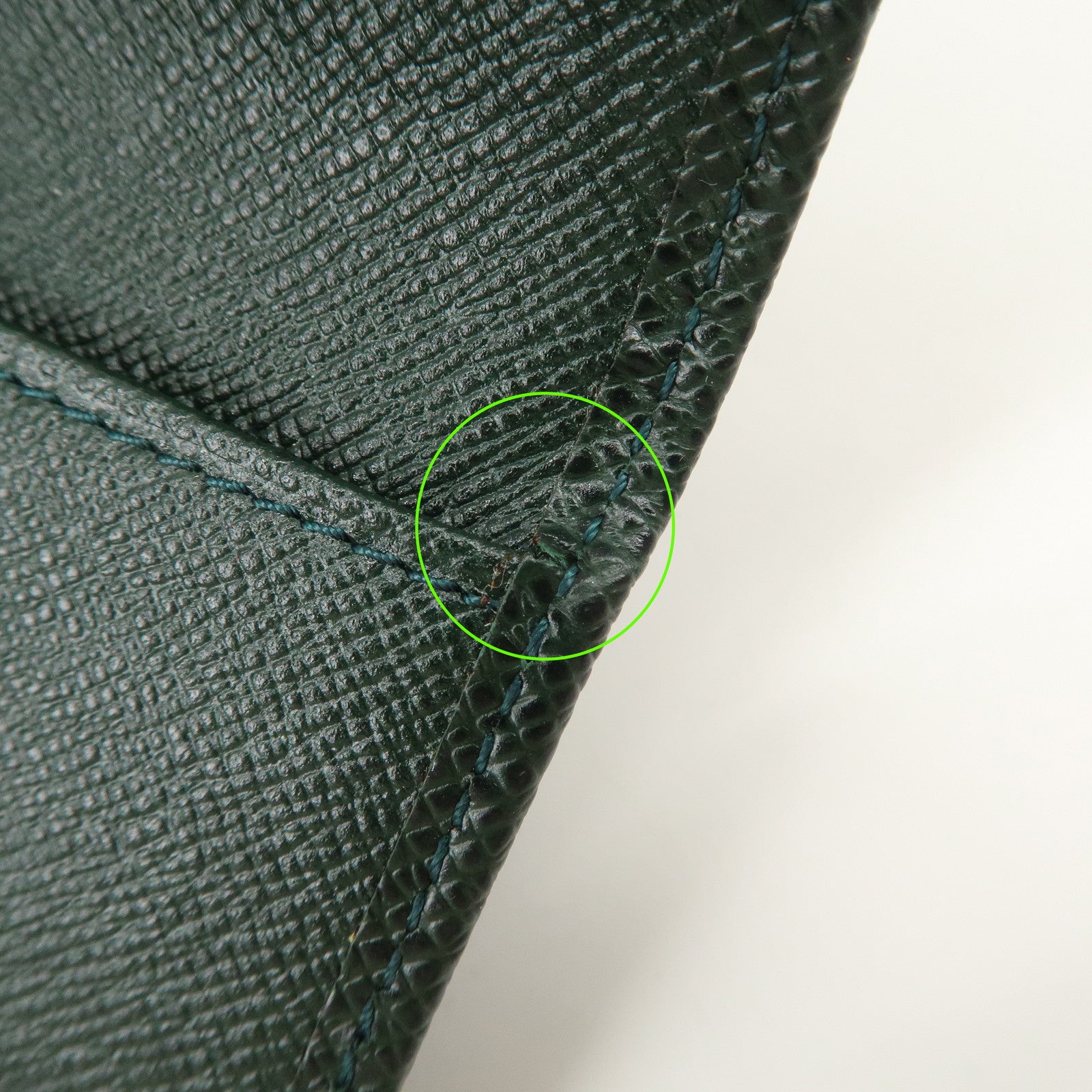 Louis Vuitton Taiga Leather Multicles 6 Key Case Epicea M30534