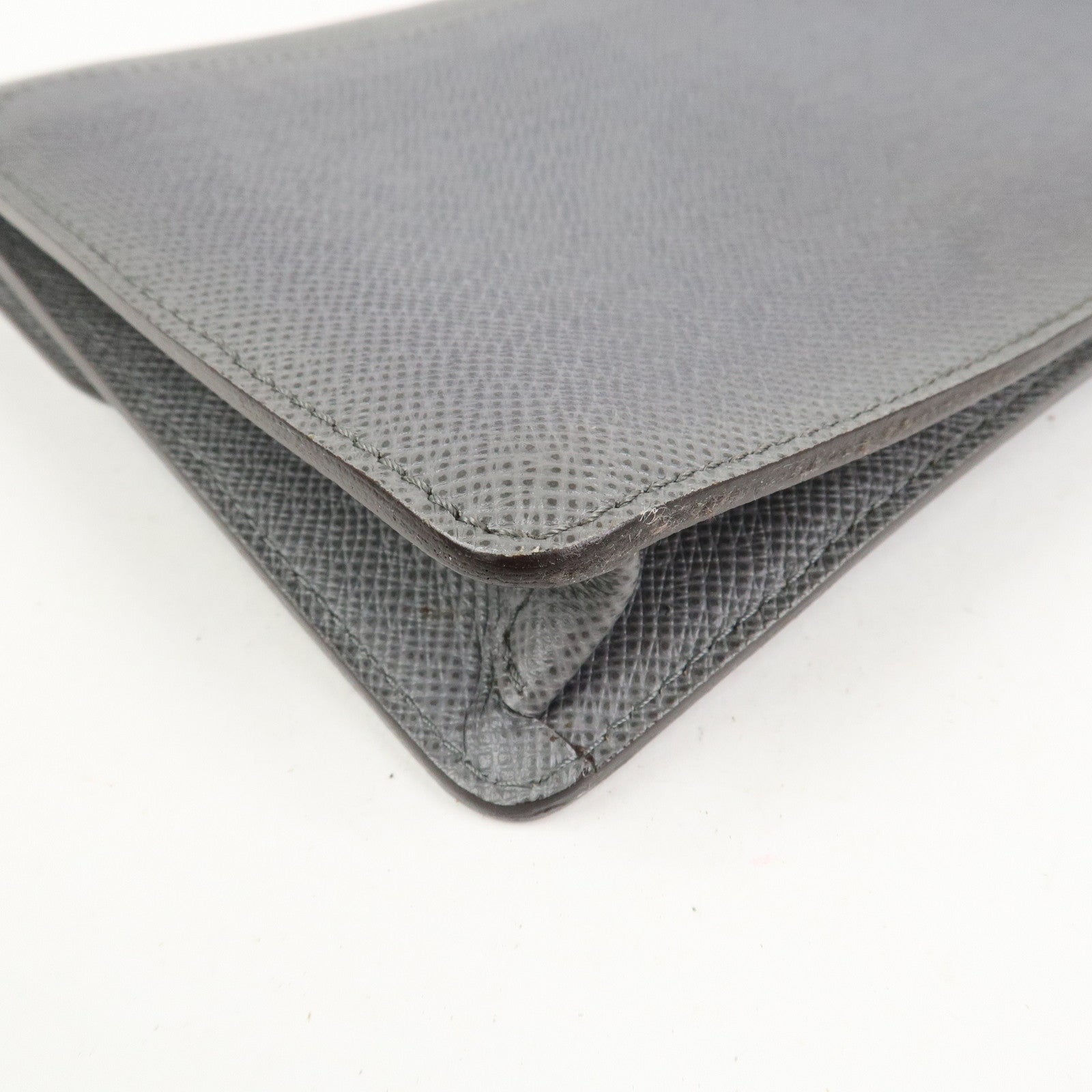 Louis Vuitton Taiga Leather Neo Belaia Clutch Bag Glacier M32683