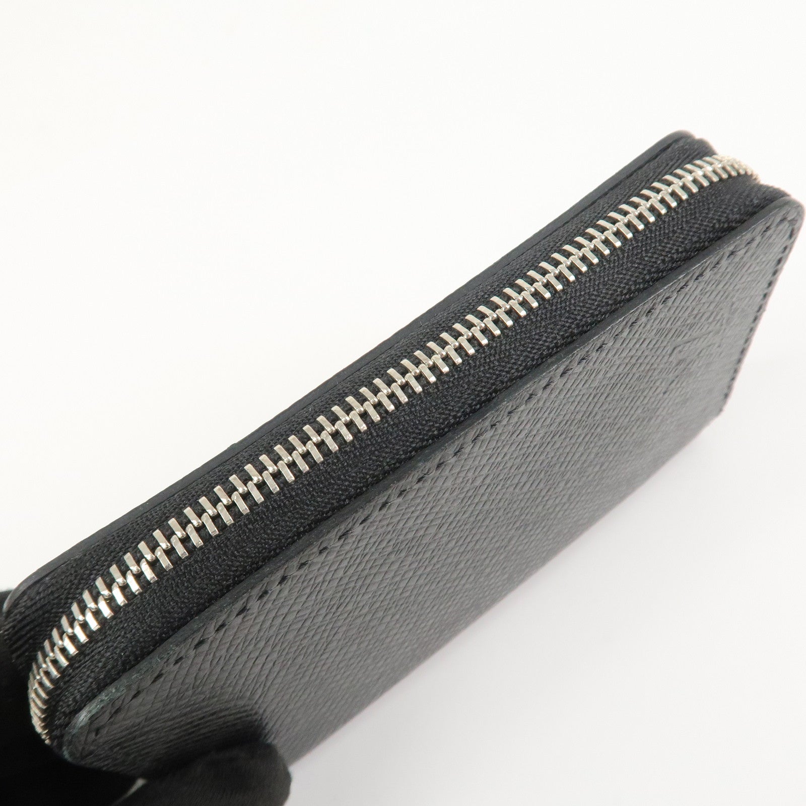 Louis Vuitton Taiga Zippy Coin Purse Coin Case Noir Black M30511