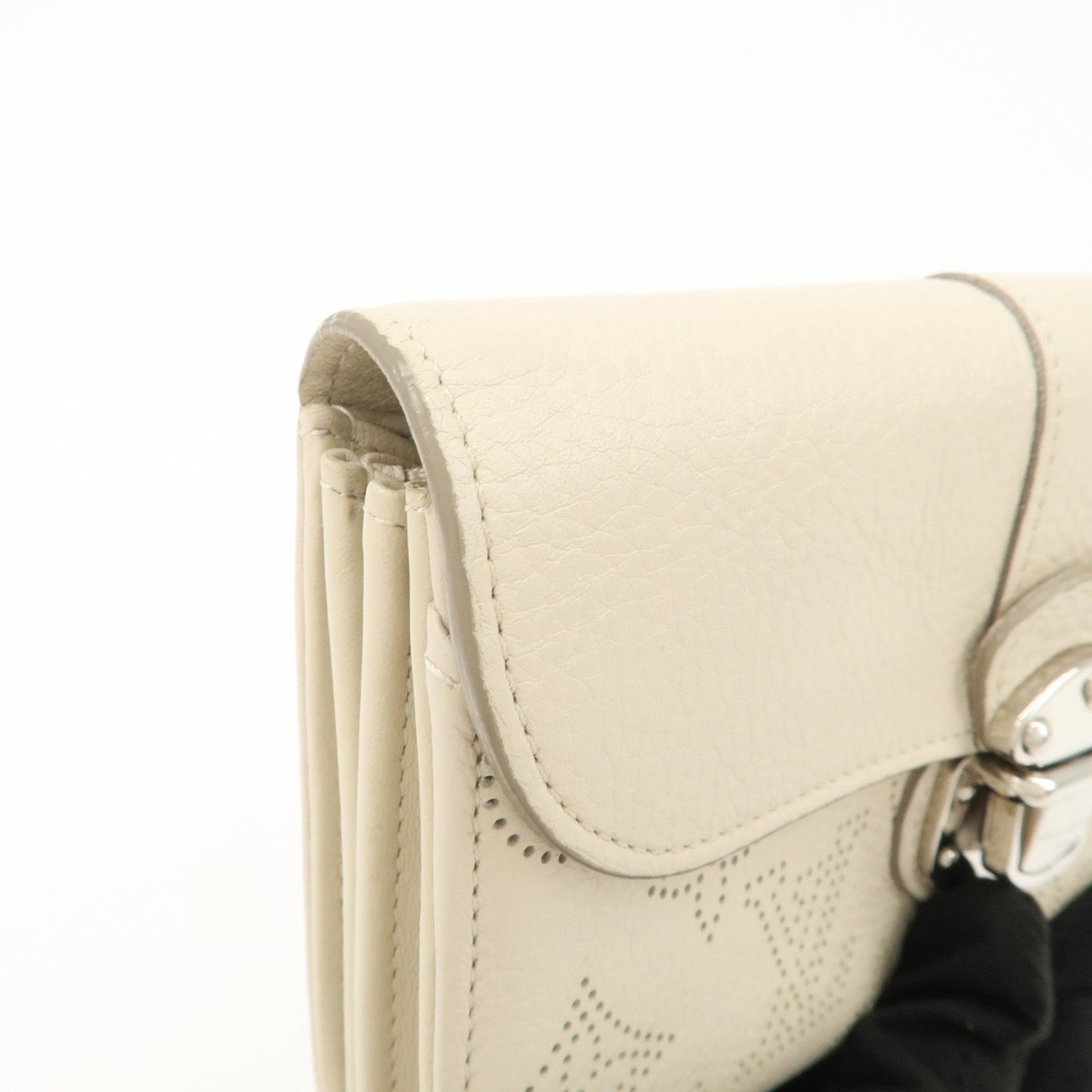 Louis Vuitton Mahina Leather Portefeuille Iris Long Wallet M58159