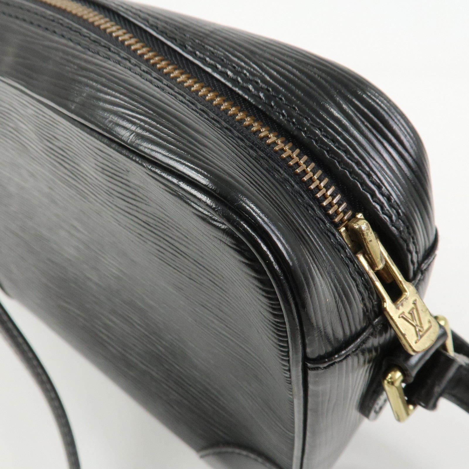 Louis Vuitton Epi leather Trocadero 24 Shoulder Bag  Noir M52312
