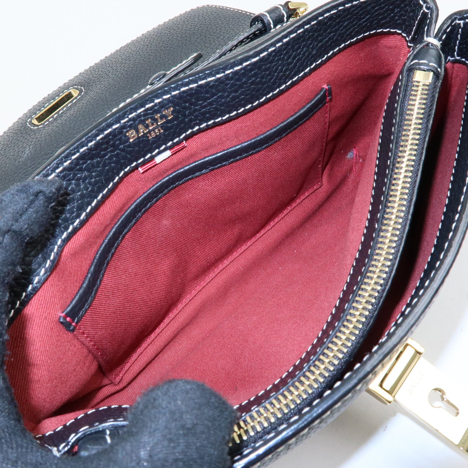 BALLY LEENA 2Way Lock Me Chain Shoulder Crossbody Clutch Bag Black