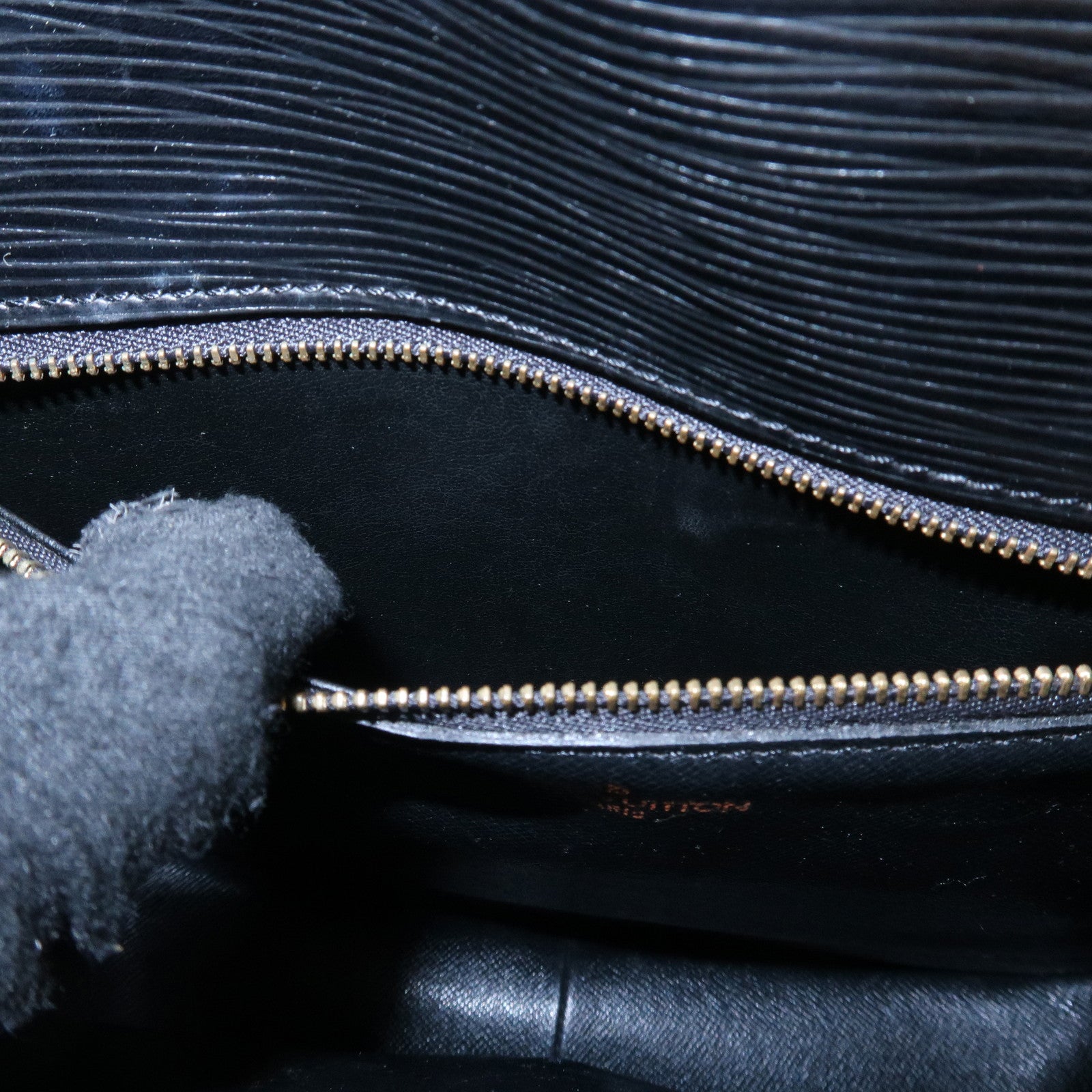 Louis Vuitton Epi Saint Cloud Shoulder Bag Black Noir M52192