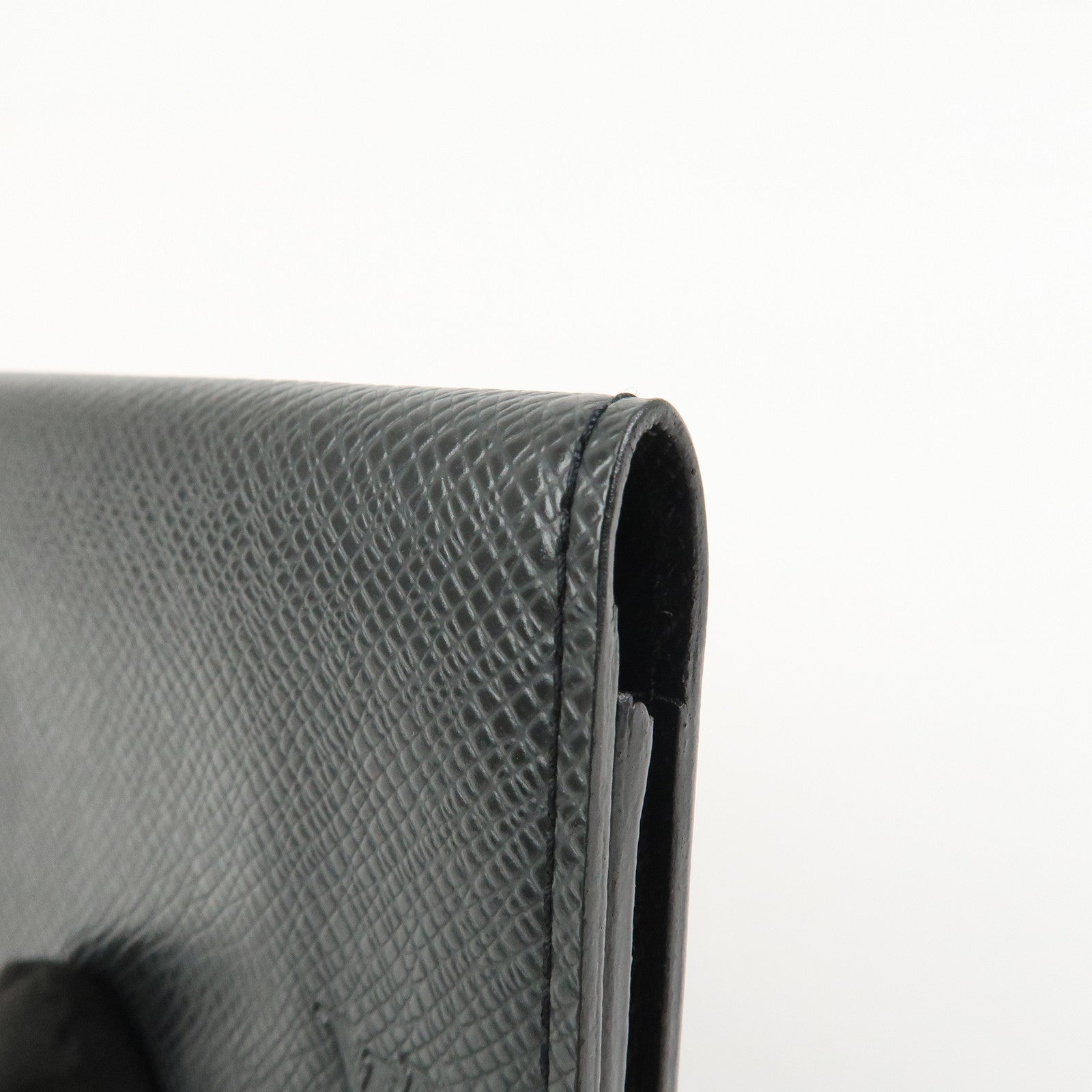 Louis Vuitton Taiga Enveloppe Cartes de Visite Card Case M30922