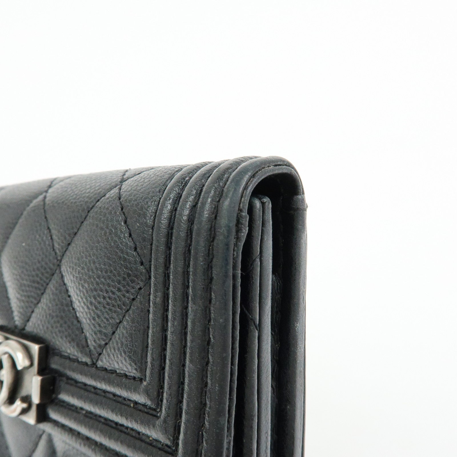 CHANEL BOY CHANEL Matelasse Caviarskin Compact Wallet Black A80734