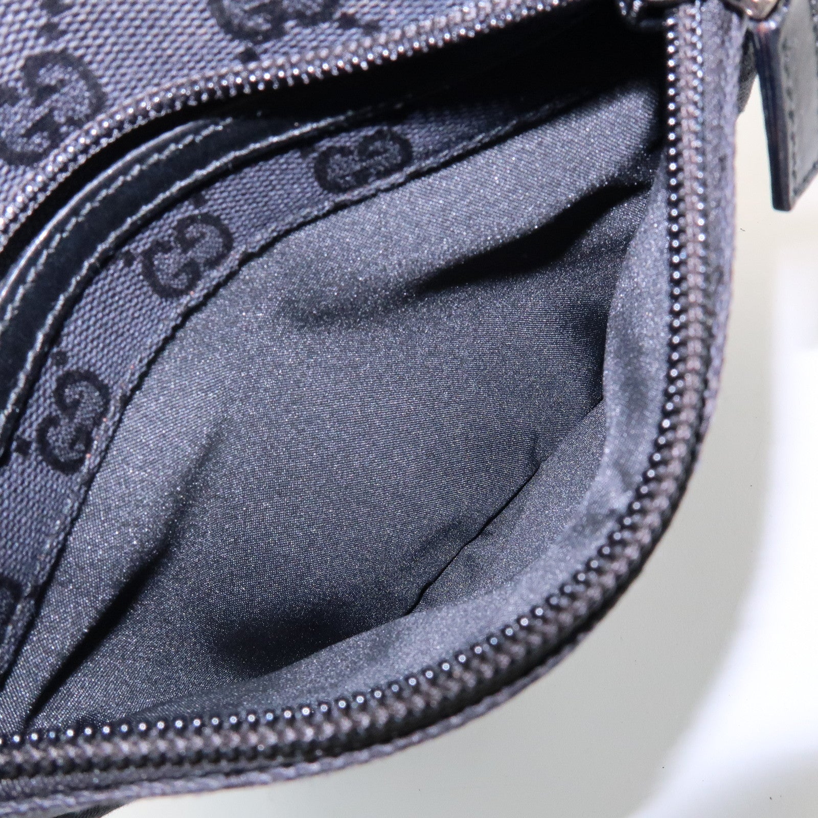 GUCCI GG Canvas Leather Shoulder Bag Black 018.1612.200047