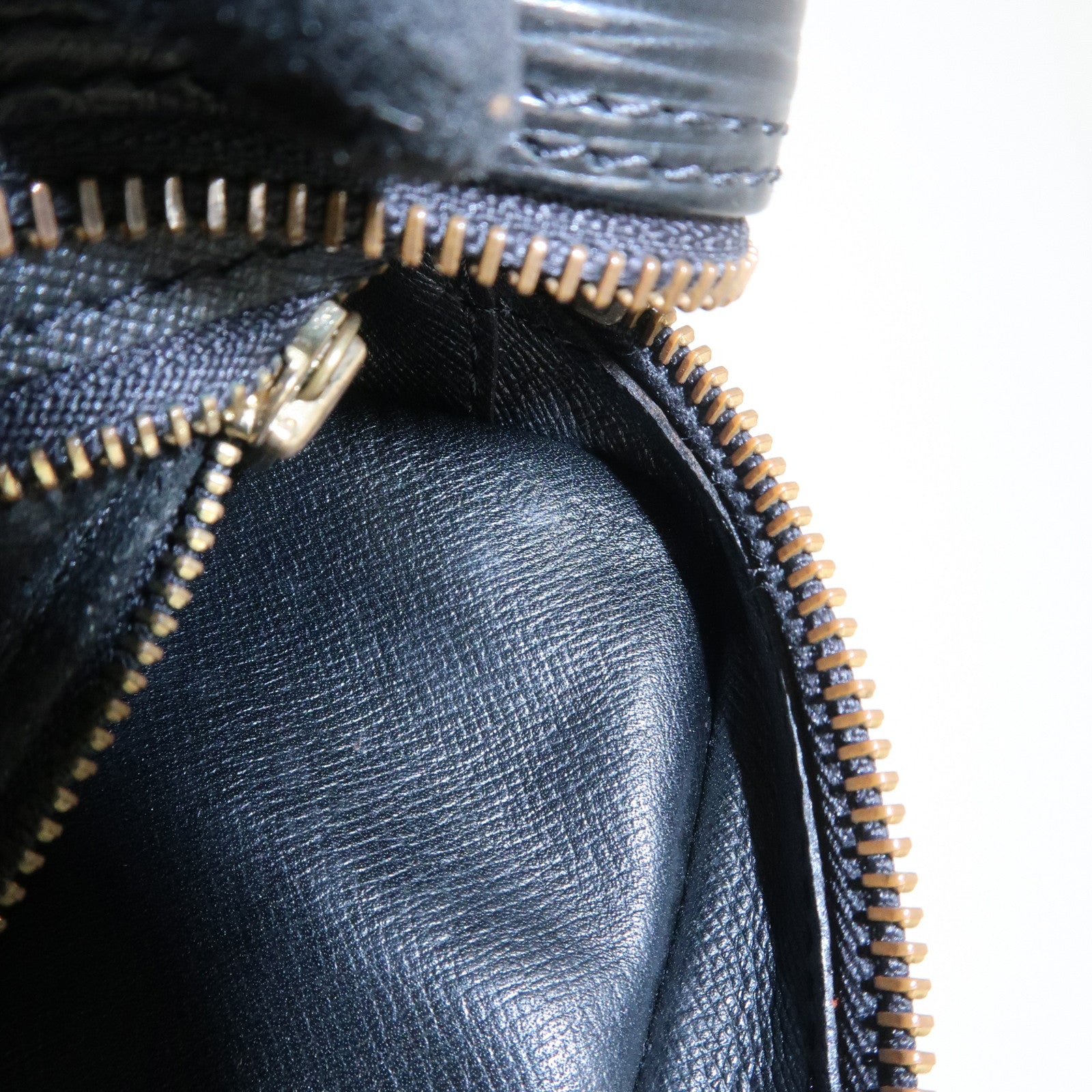 Louis Vuitton Epi leather Trocadero 24 Shoulder Bag  Noir M52312