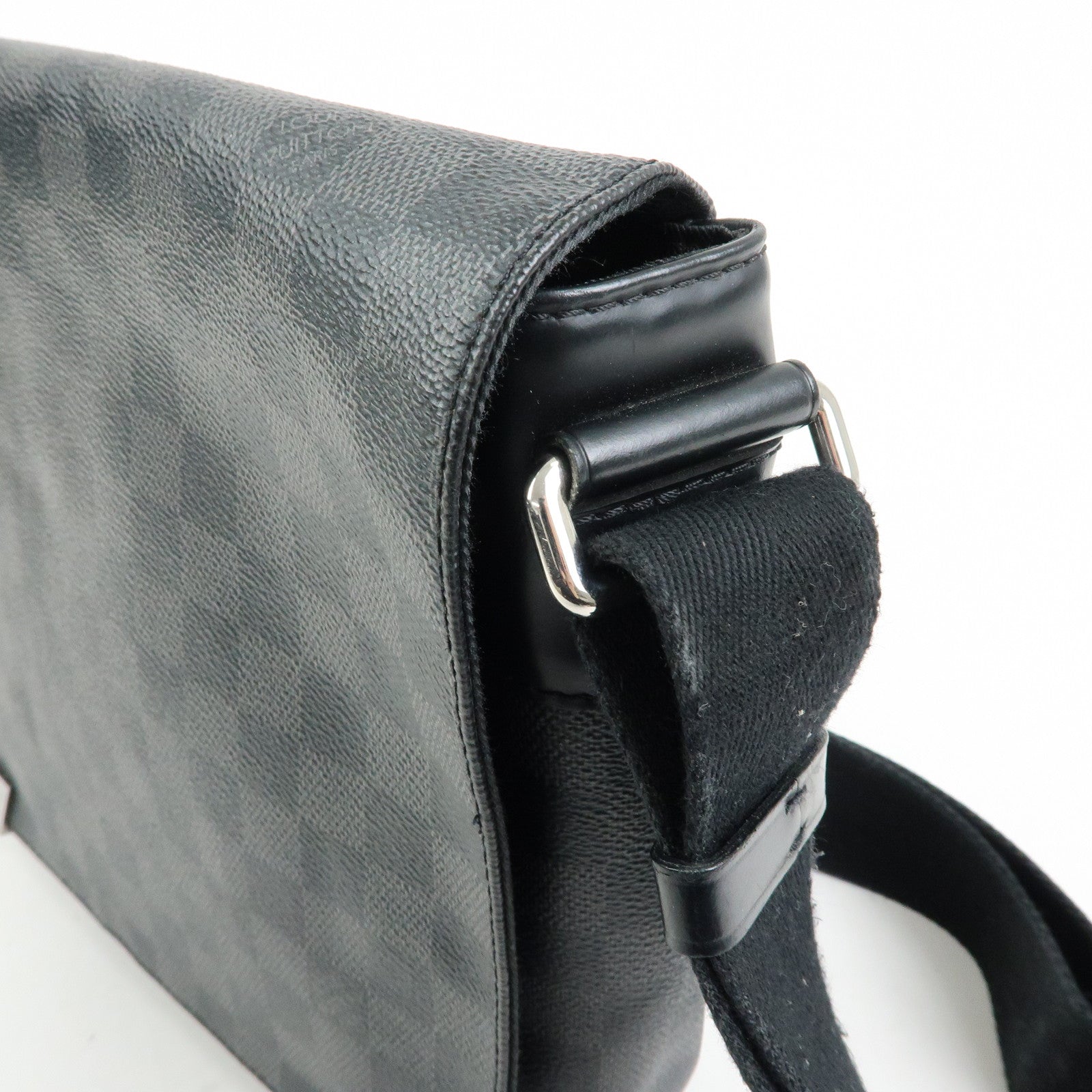 Louis Vuitton Damier Graphite District PM NM Crossbody Bag N41028