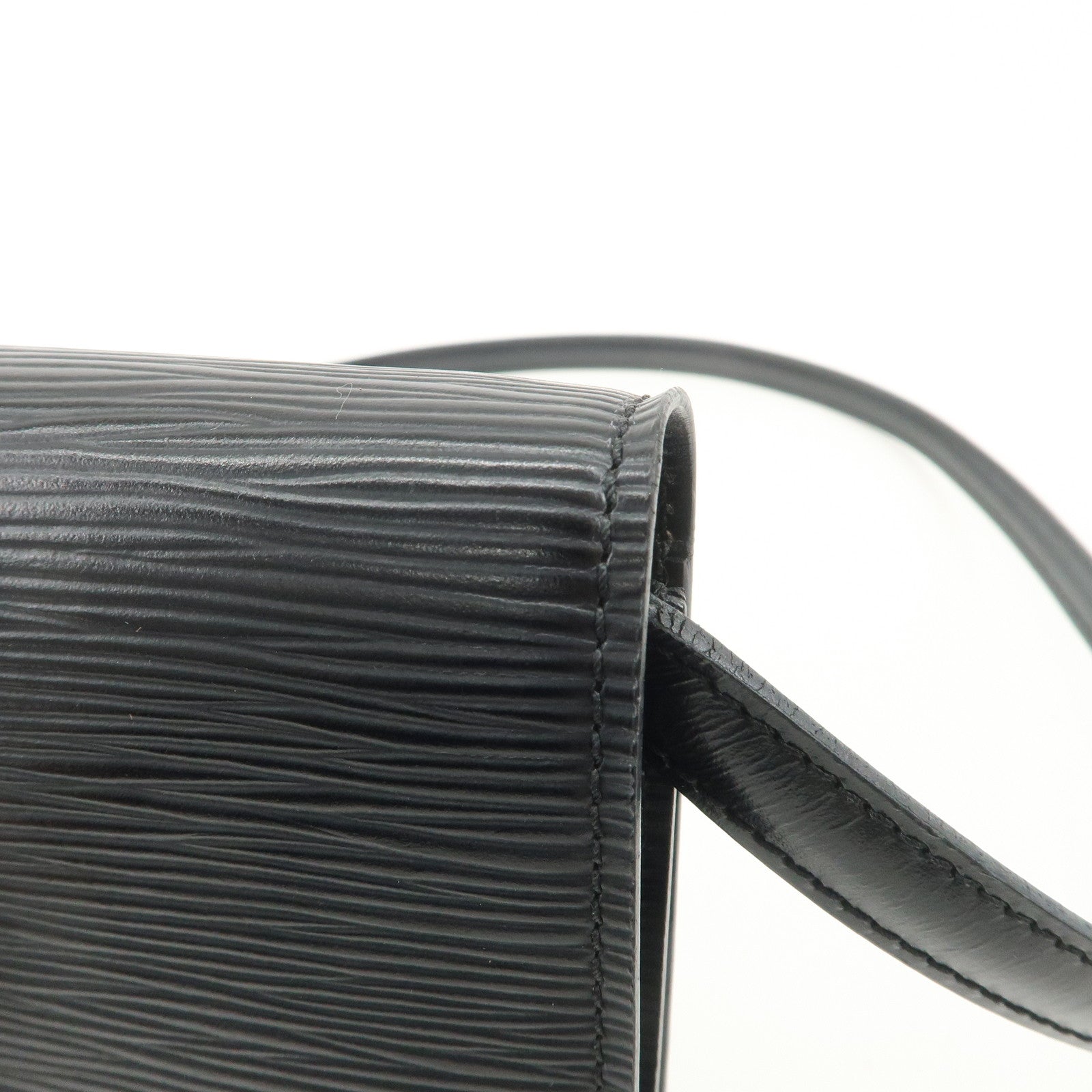 Louis Vuitton Epi Leather Arche Shoulder Crossbody Bag Noir M52572