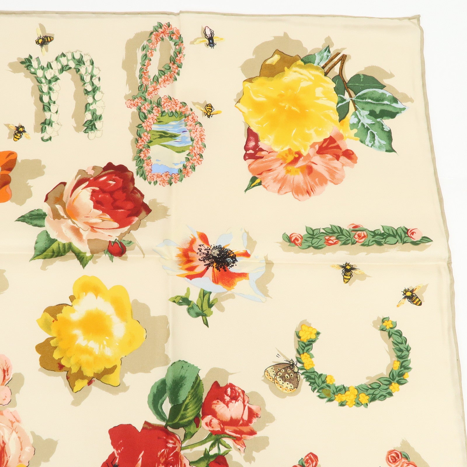 GUCCI Silk 100% Botanical Scarf Beige Multicolor