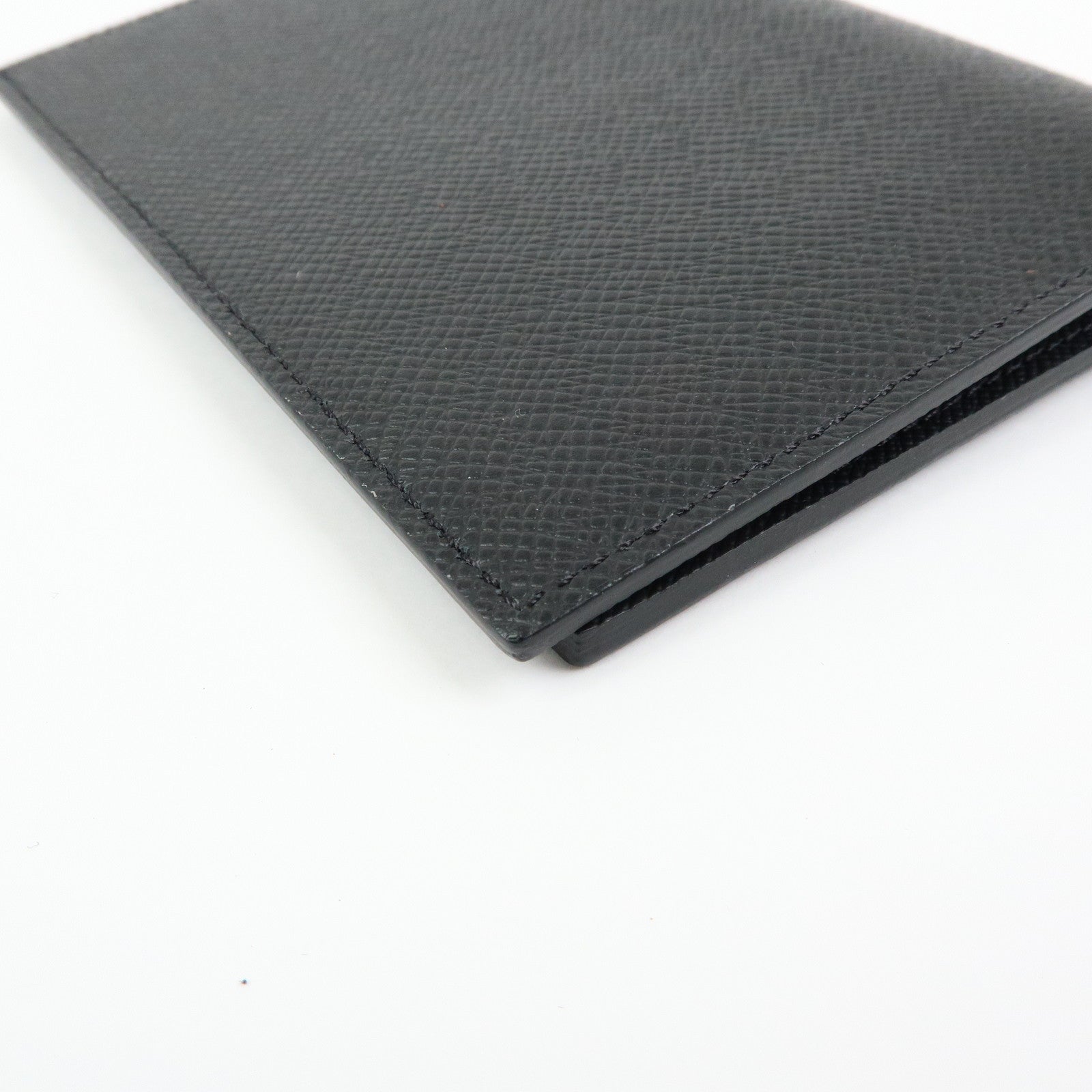 Louis Vuitton Taiga Leather Couverture Passeport NM Ardoise M64596