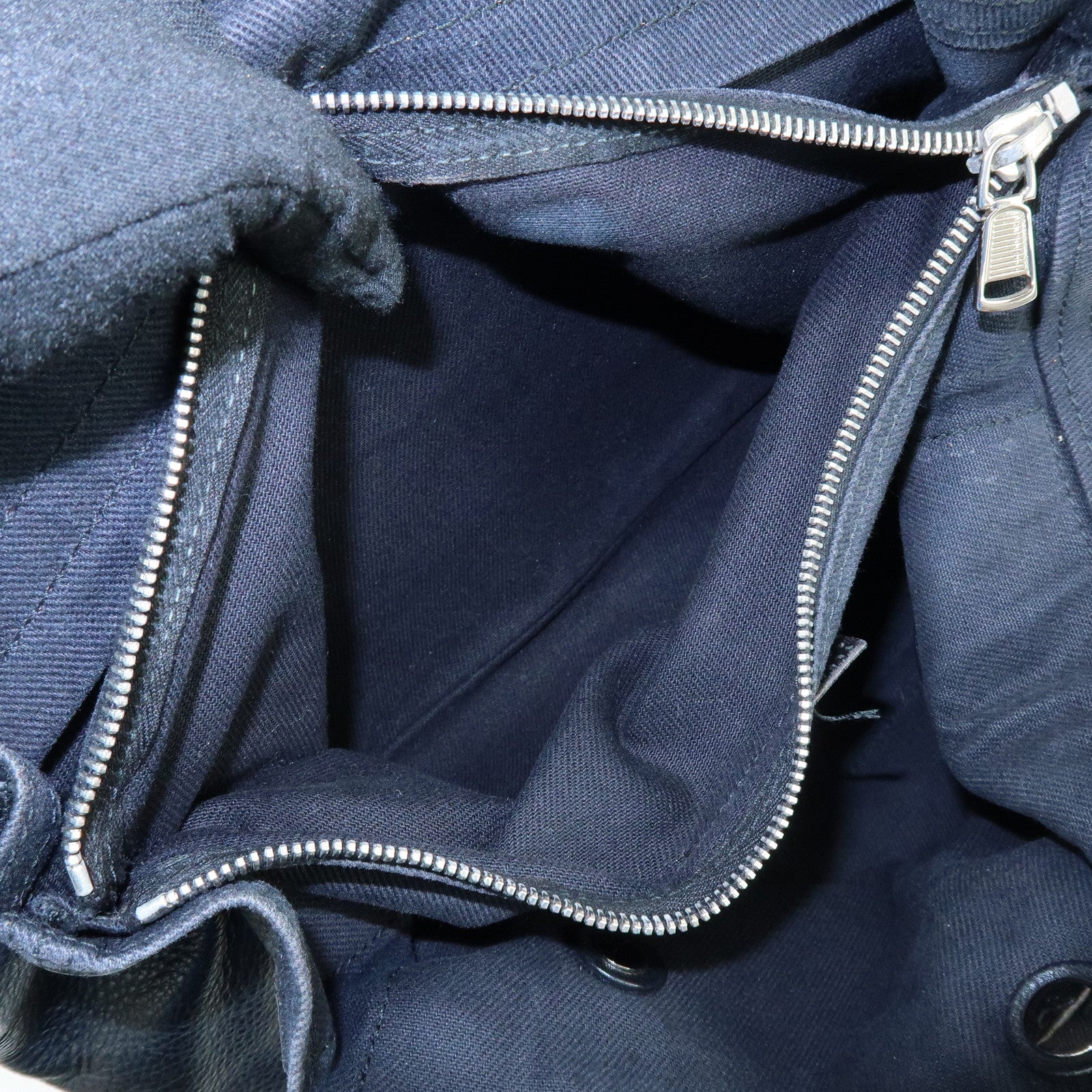 SAINT LAURENT PARIS Muse Two Calf Leather Hand Bag Black 229080