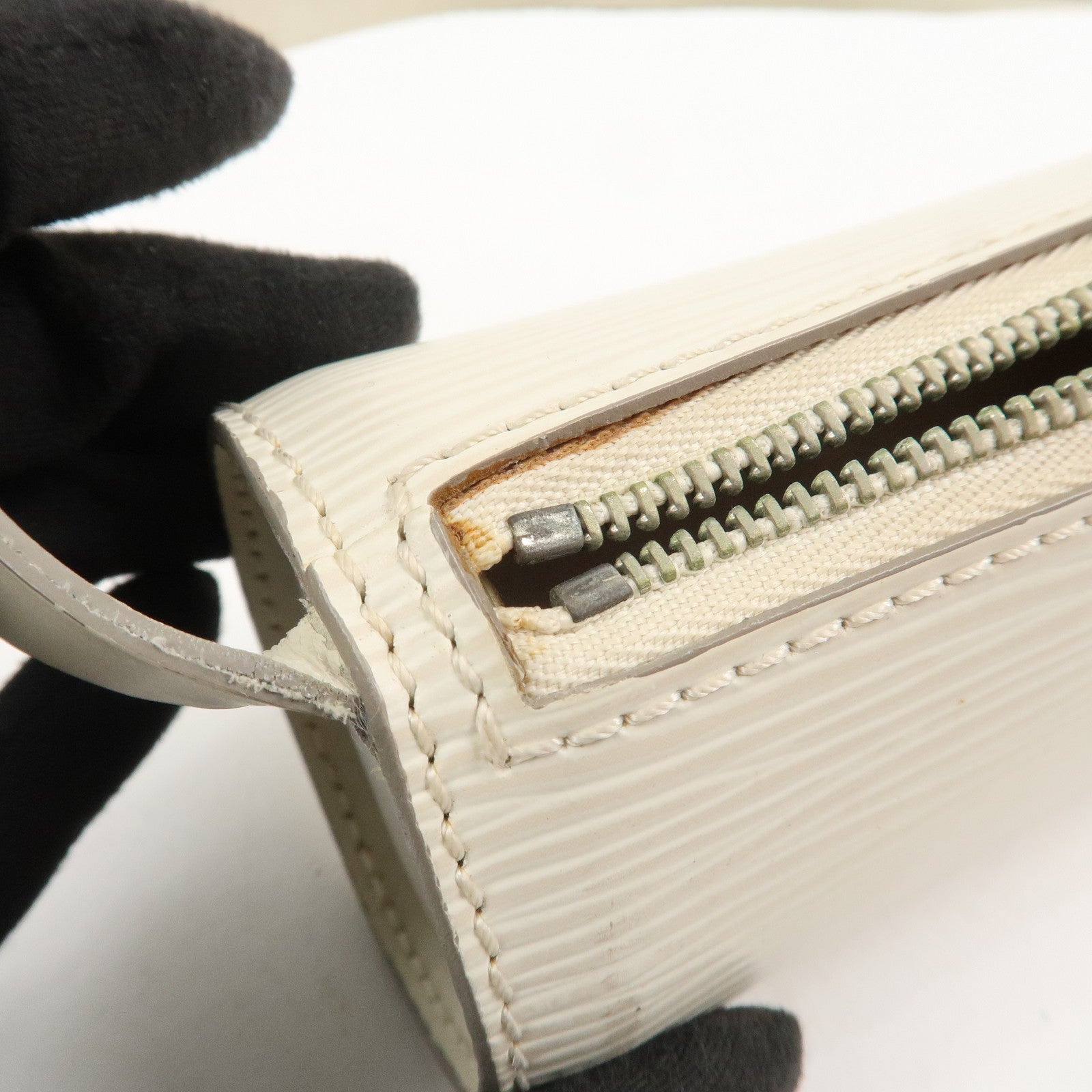 Louis Vuitton Epi Leather Mini Pouch For Soufflot Bag Yvoire White