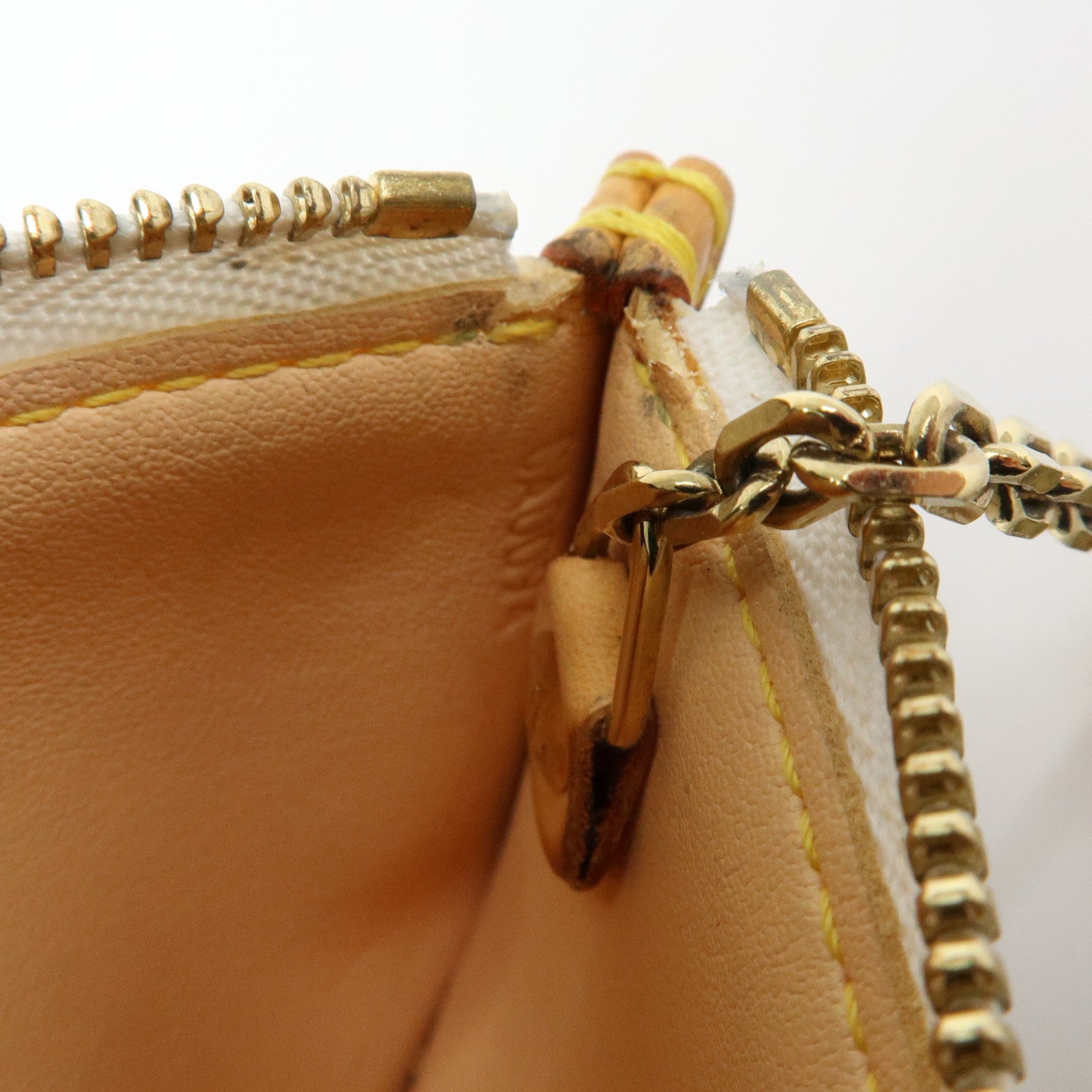 Louis Vuitton Monogram Multicolor Pochette Cles Blanc M92655