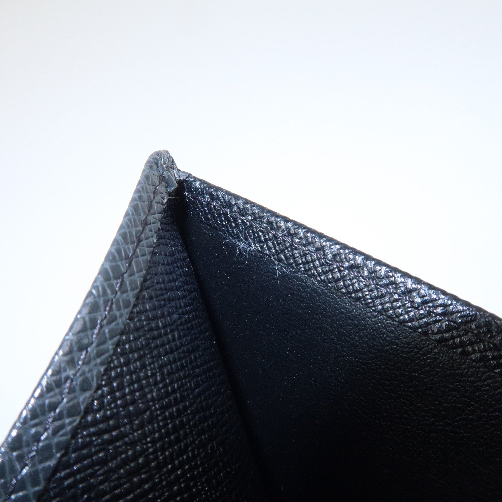 Louis Vuitton Taiga Leather Porte-billet 3 Compact Wallet M30452