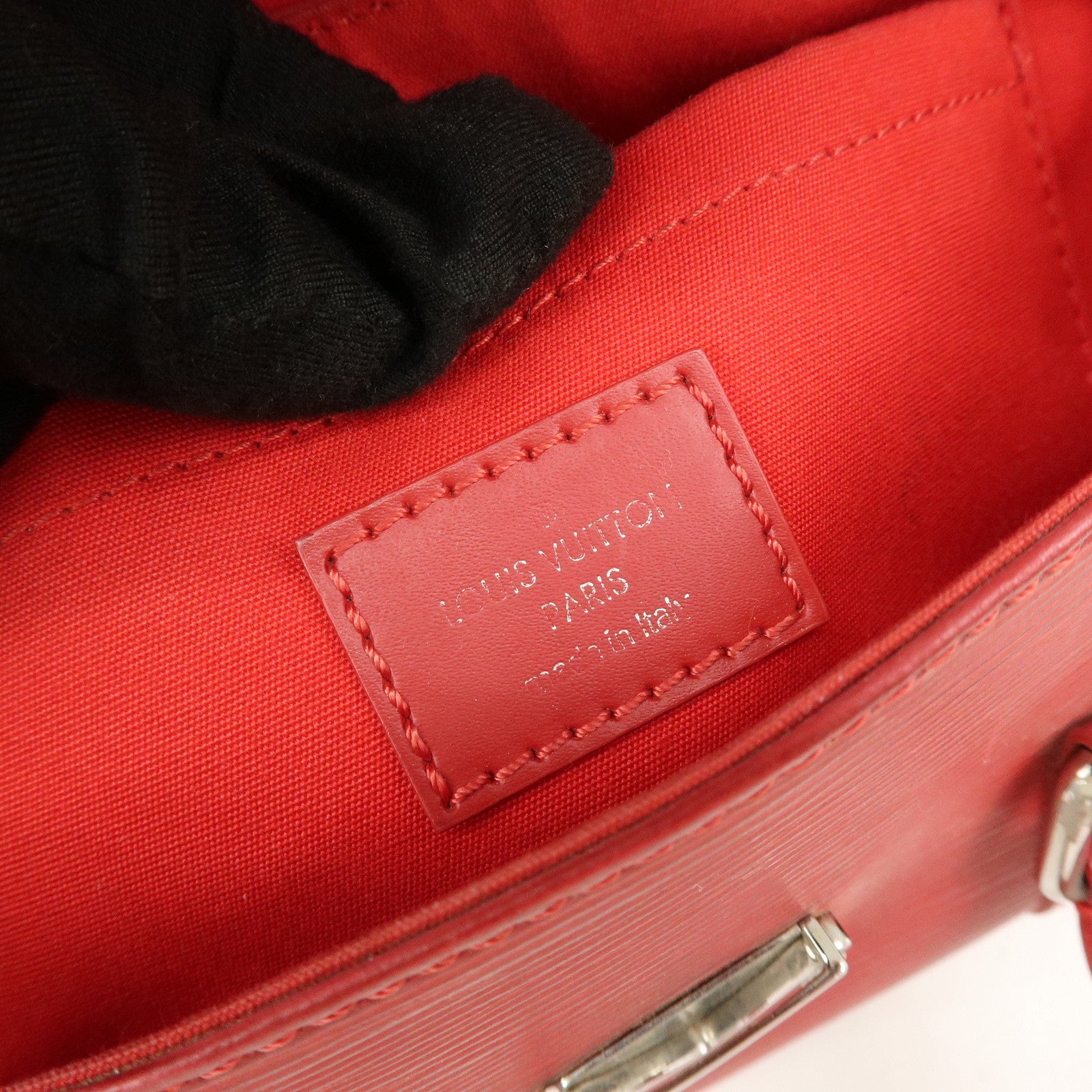 Louis Vuitton Epi Leather Segur PM Hand Bag Rouge M5882E