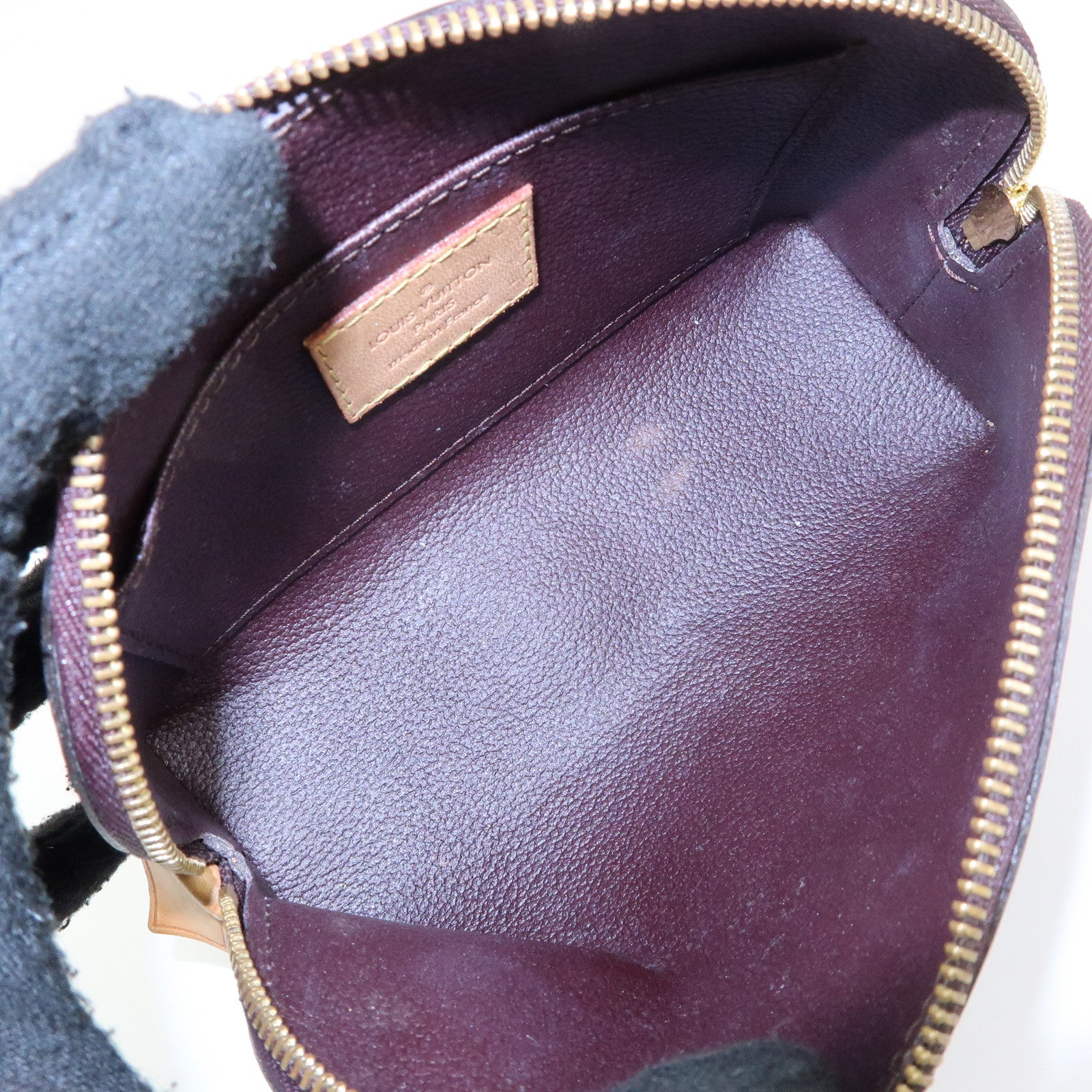 Louis Vuitton Monogram Vernis Pochette Cosmetic Pouch M91495