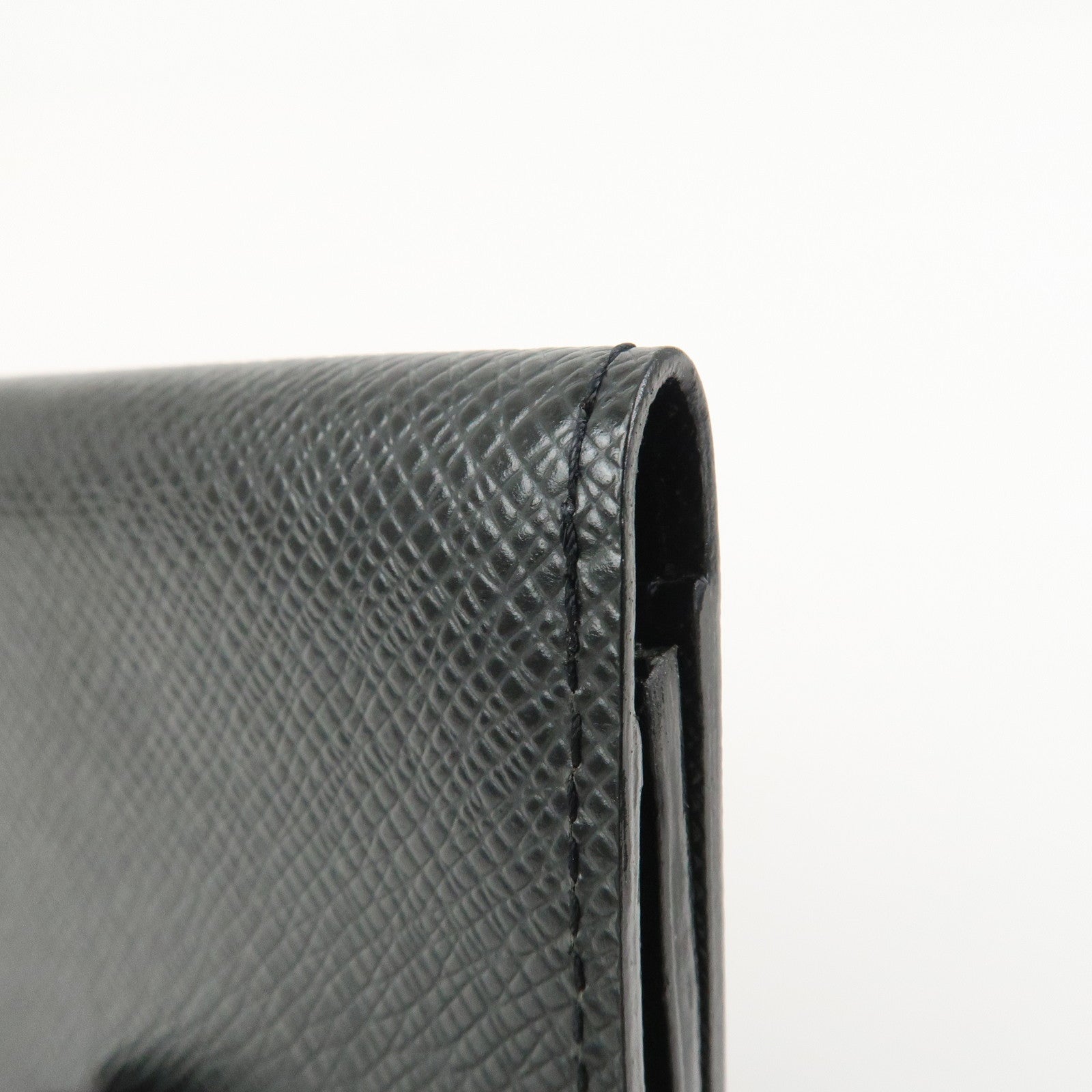 Louis Vuitton Taiga Enveloppe Cartes de Visite Card Case M30922