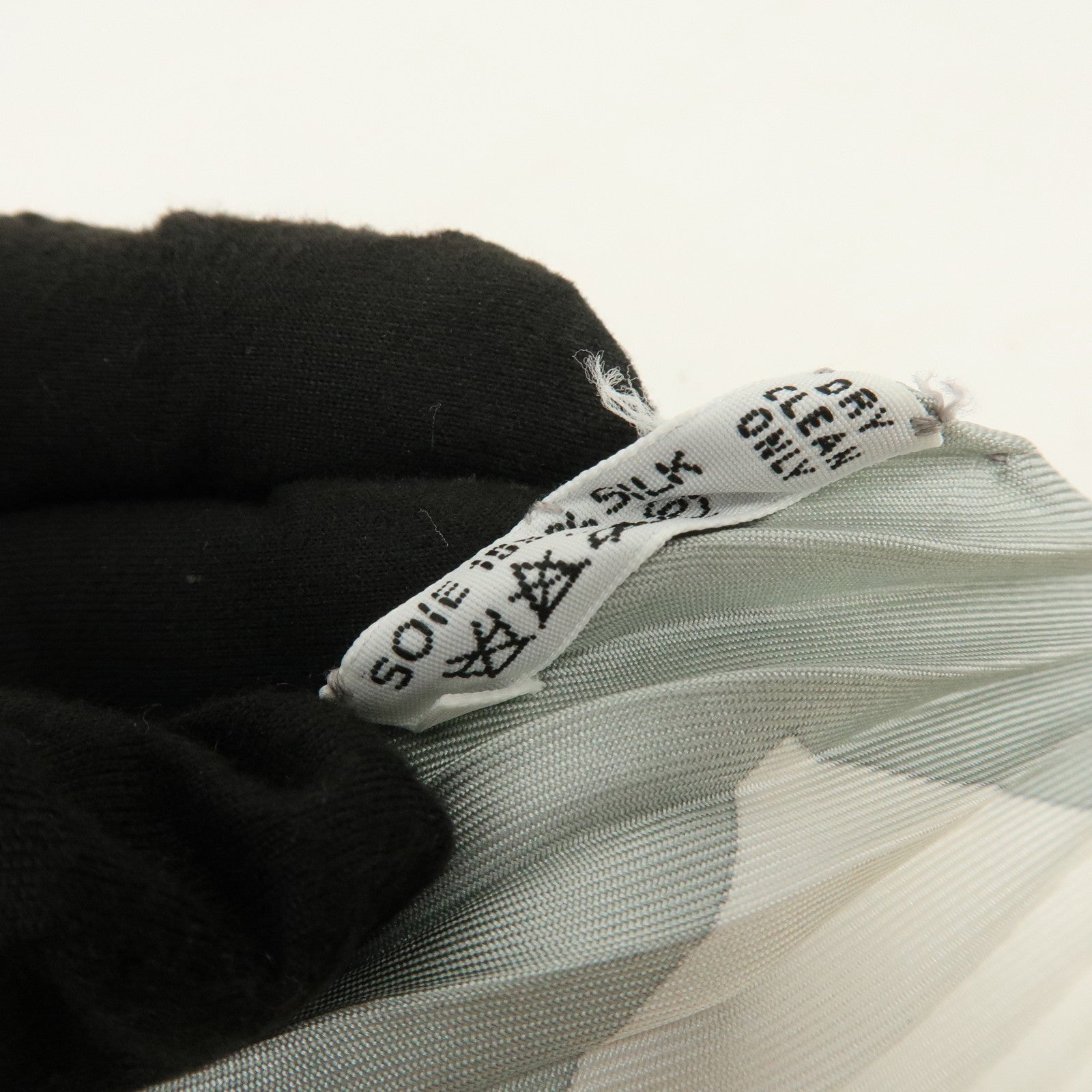 HERMES Pleats Carre Silk 100% Scarf Insect Ivory Grey Multicolor