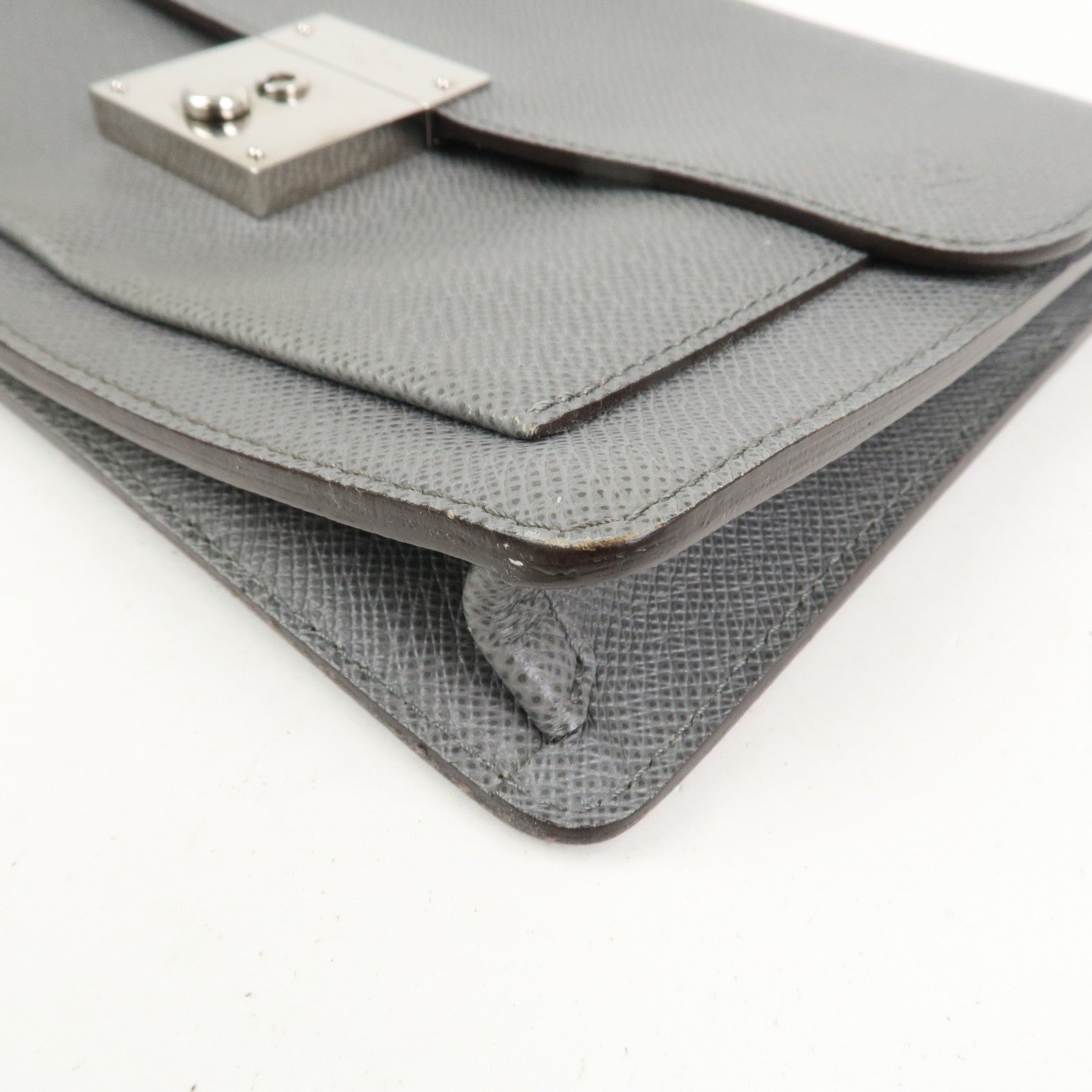 Louis Vuitton Taiga Leather Neo Belaia Clutch Bag Glacier M32683