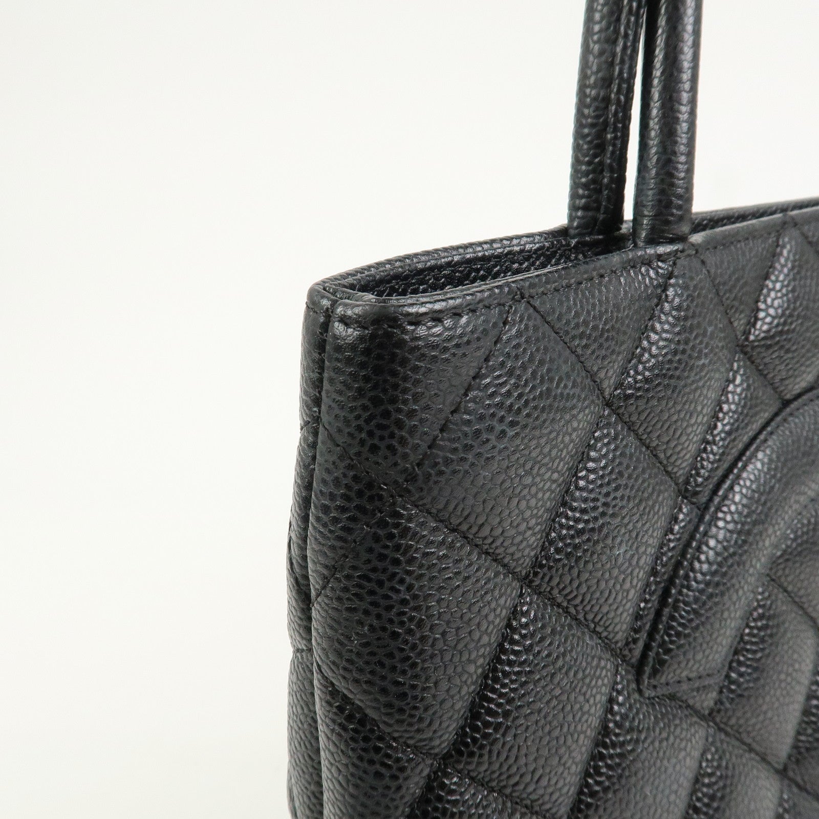 CHANEL Matelasse Caviarskin Medallion Tote Bag Hand Bag A01804