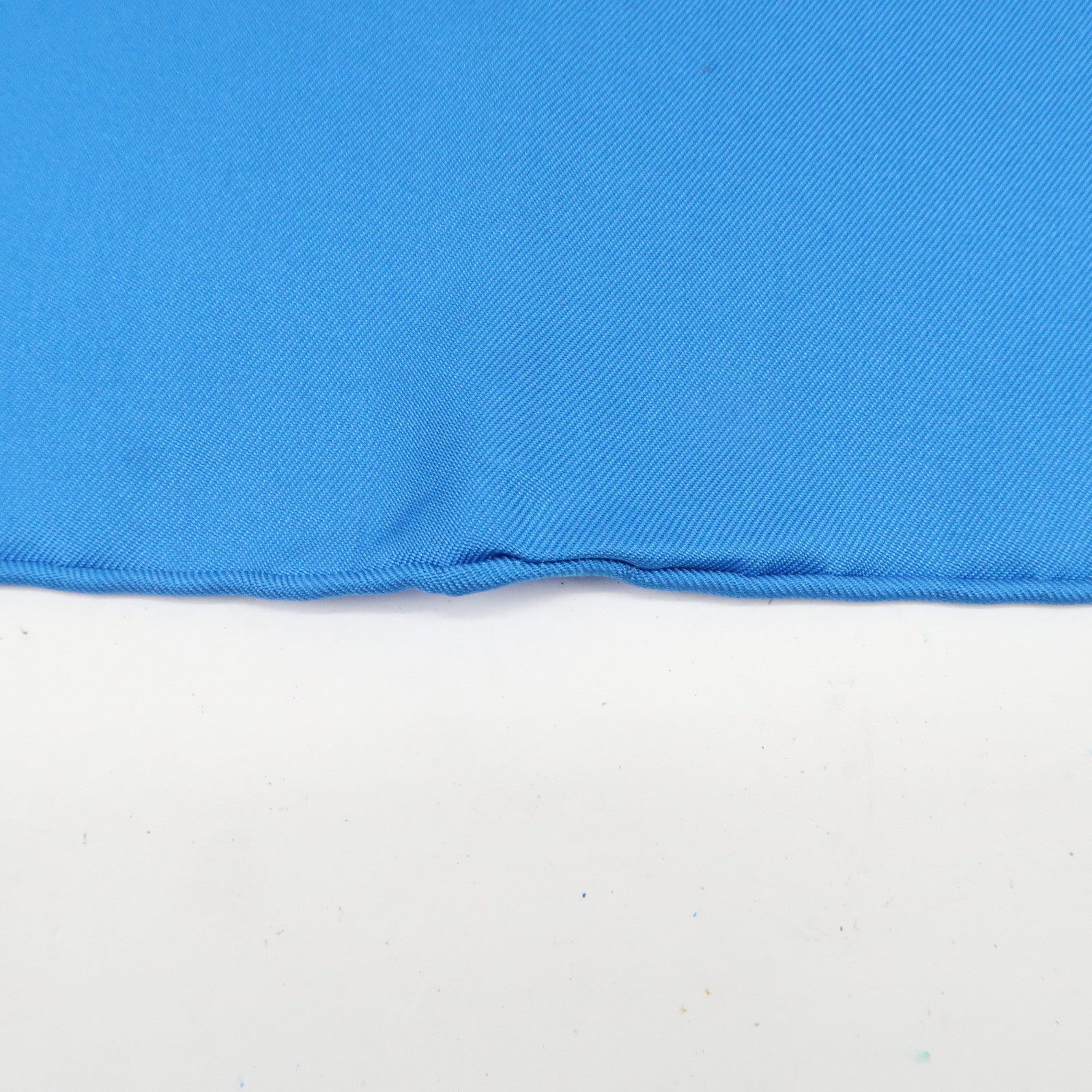 HERMES Carre 90 Silk 100% Couvertures et Tenues de Jour Scarf Red