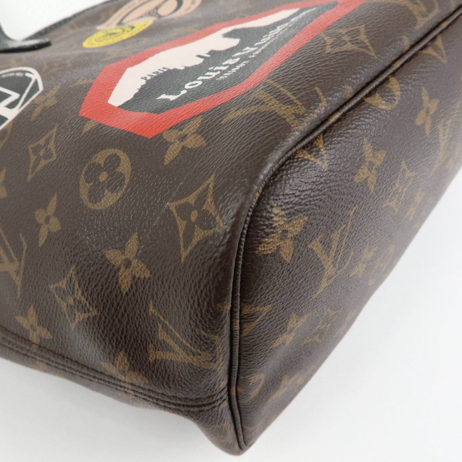 Louis Vuitton Monogram LV World Tour Neverfull MM Tote Bag M42844