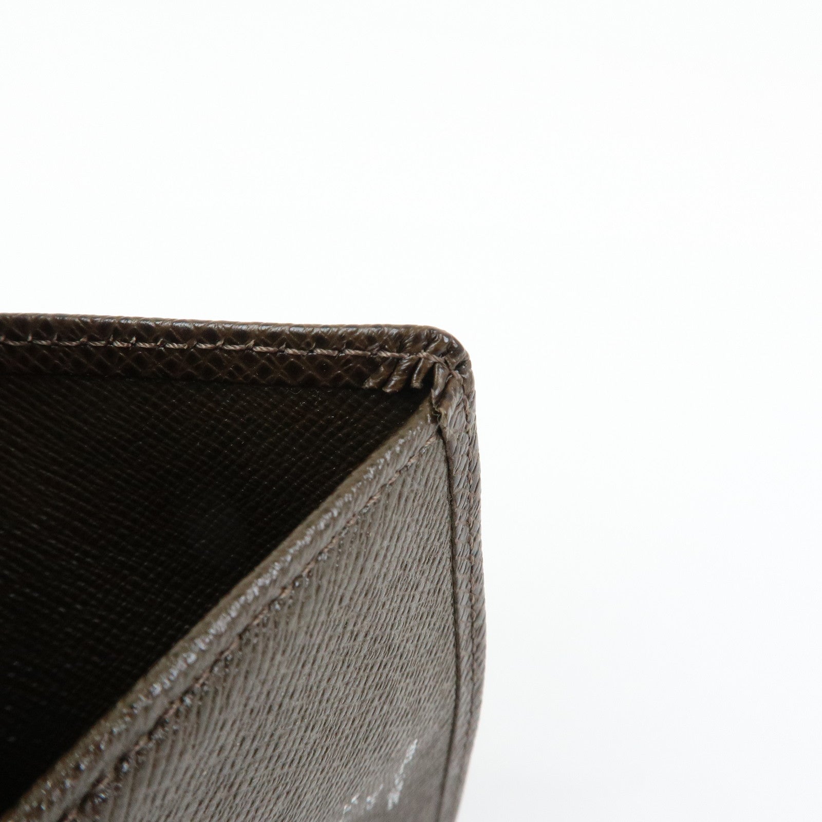 Louis Vuitton Taiga Porte 3 Cartes Credit Bi-fold Wallet M30458