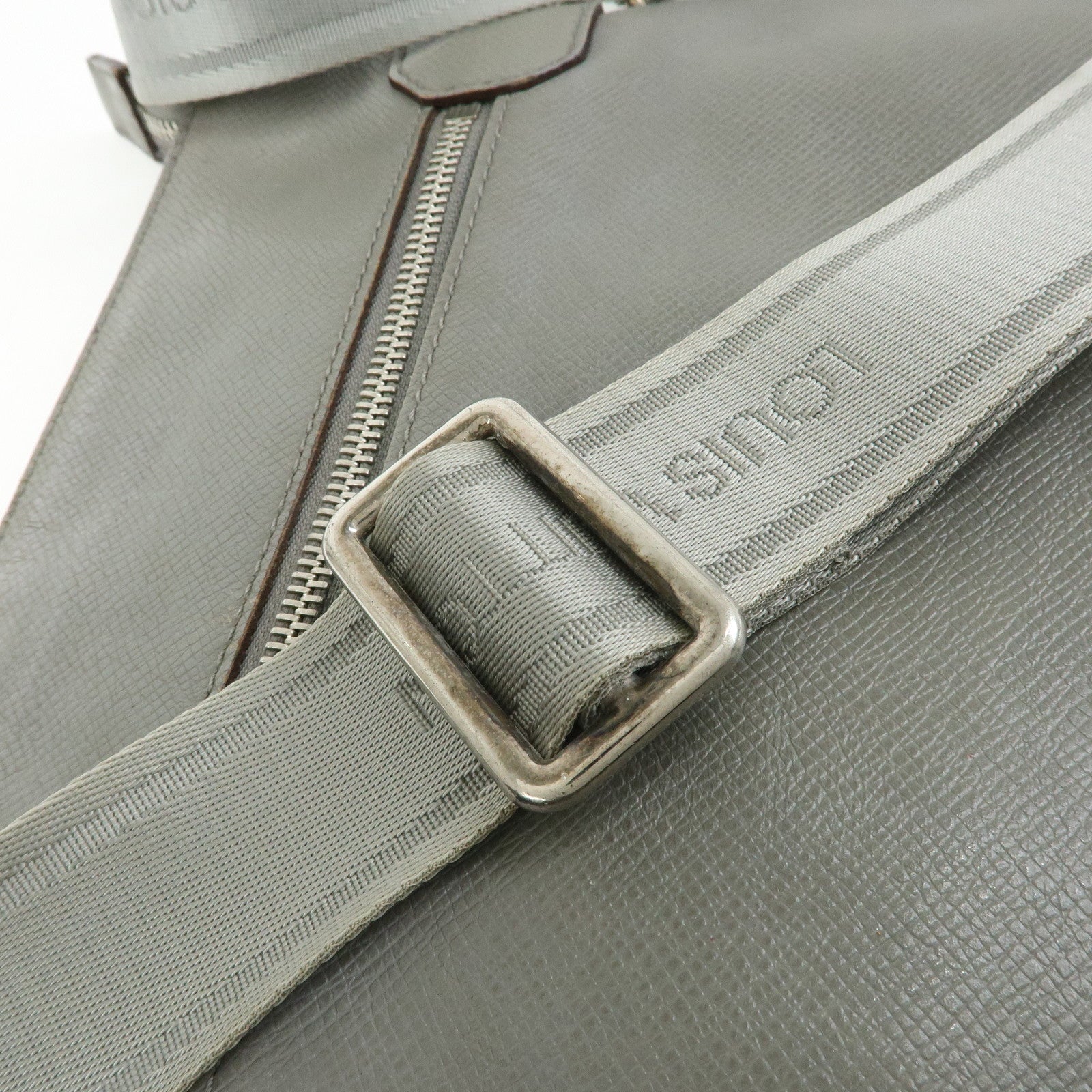 Louis Vuitton Taiga Sasha Shoulder Bag Crossbody Bag Glacier M32630