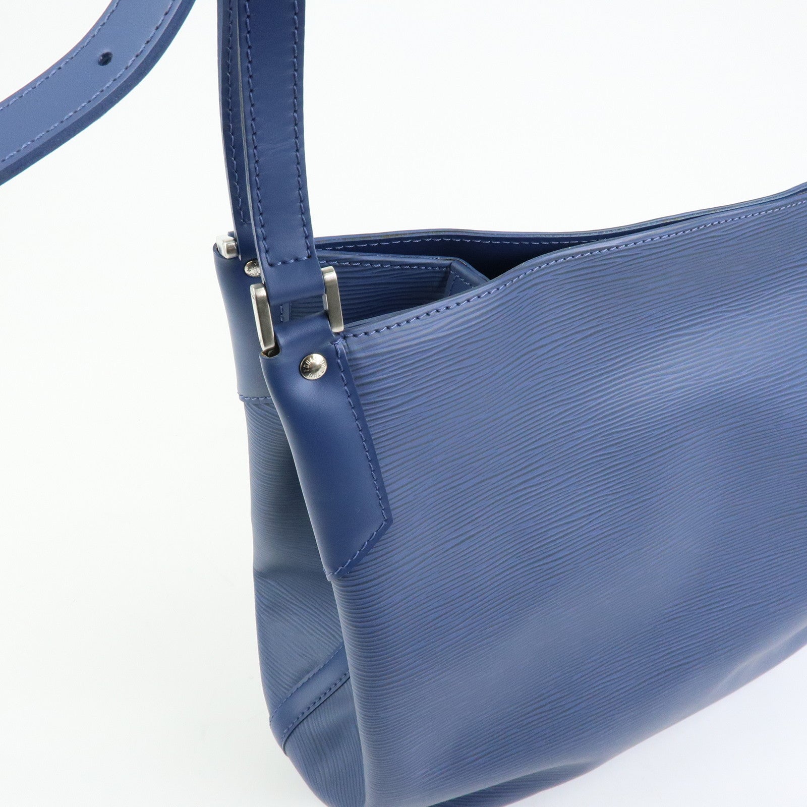 Louis Vuitton Epi Mandala GM Leather Shoulder Bag Myrtille M5892G