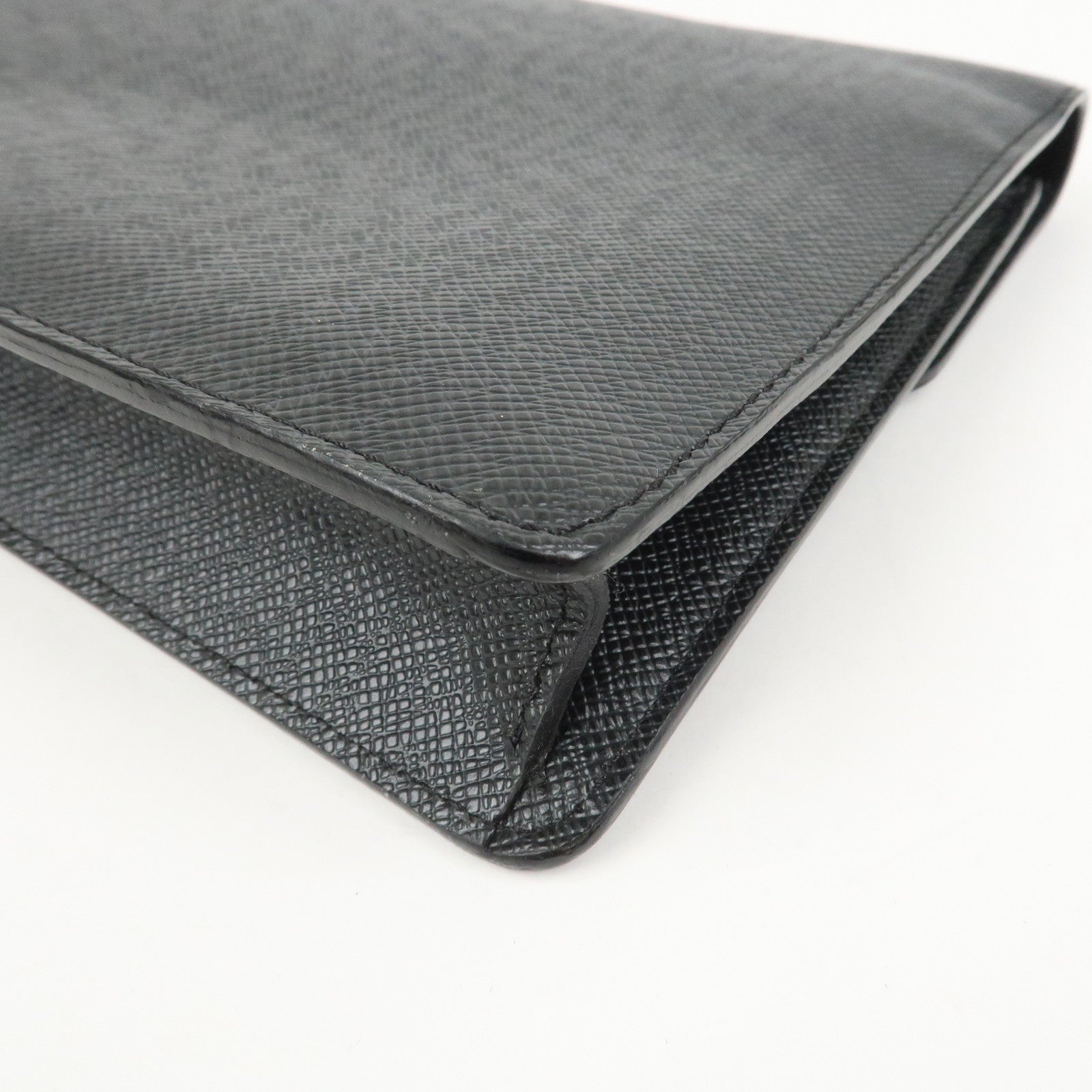 Louis Vuitton Taiga Veraiya Clutch Bag Ardoise M32592