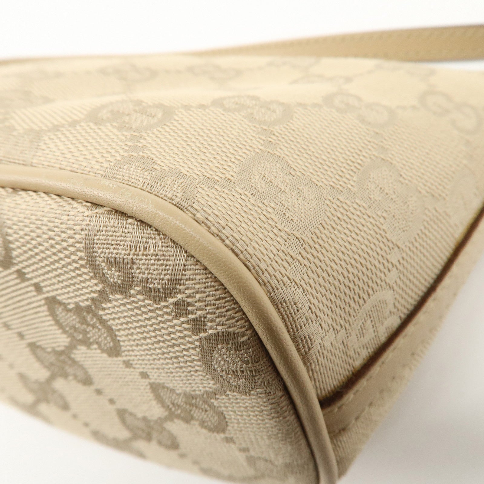 GUCCI Boat Bag GG Canvas Leather Hand Bag Pouch Beige 07198 Used