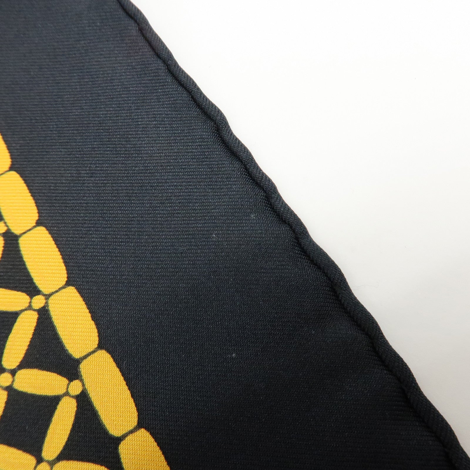 HERMES Carre 90 Silk 100% Scarf Tresor Royal Du Benin Black