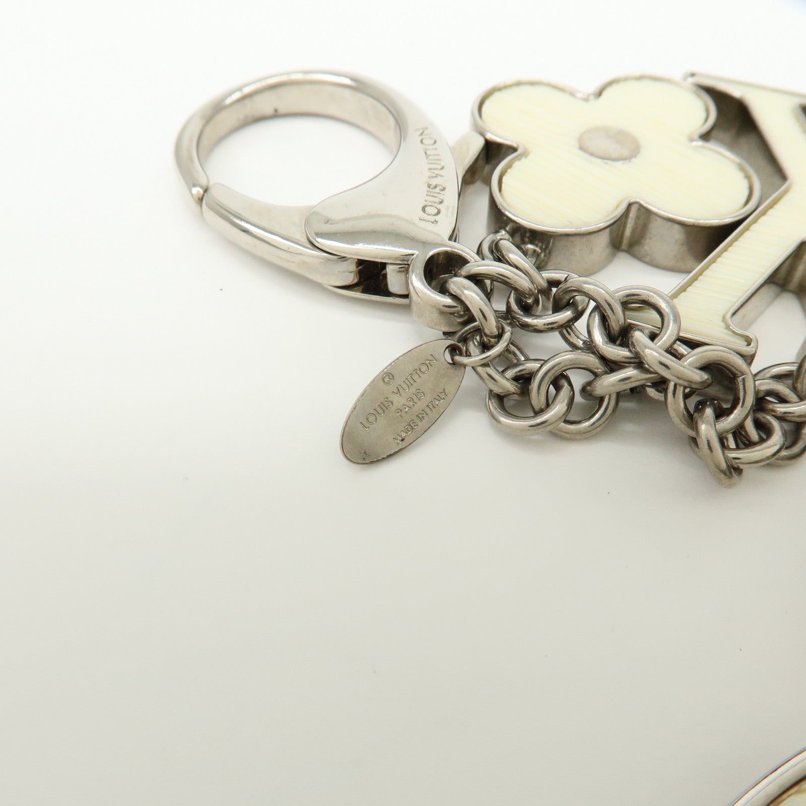 Louis Vuitton Bijoux Sac Fleur de Epi Bag Charm Silver White M65085