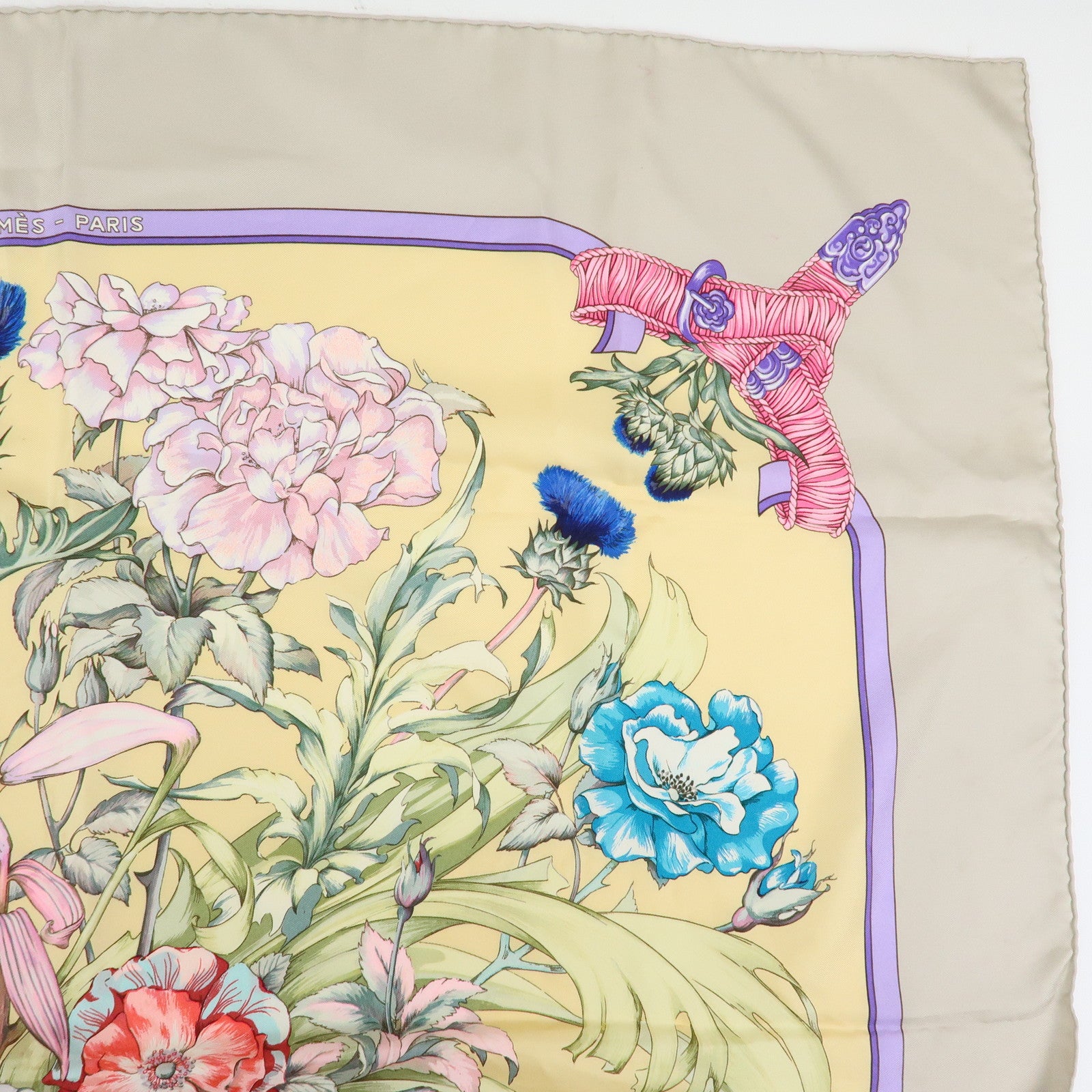 HERMES Carre 90 Silk 100% Scarf REGINA Pink Beige Multicolor