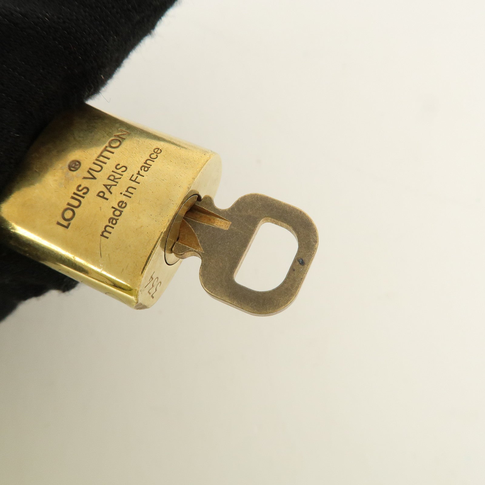 Louis Vuitton Set of 10 Lock & Key Cadena Key Lock Metal Gold Used