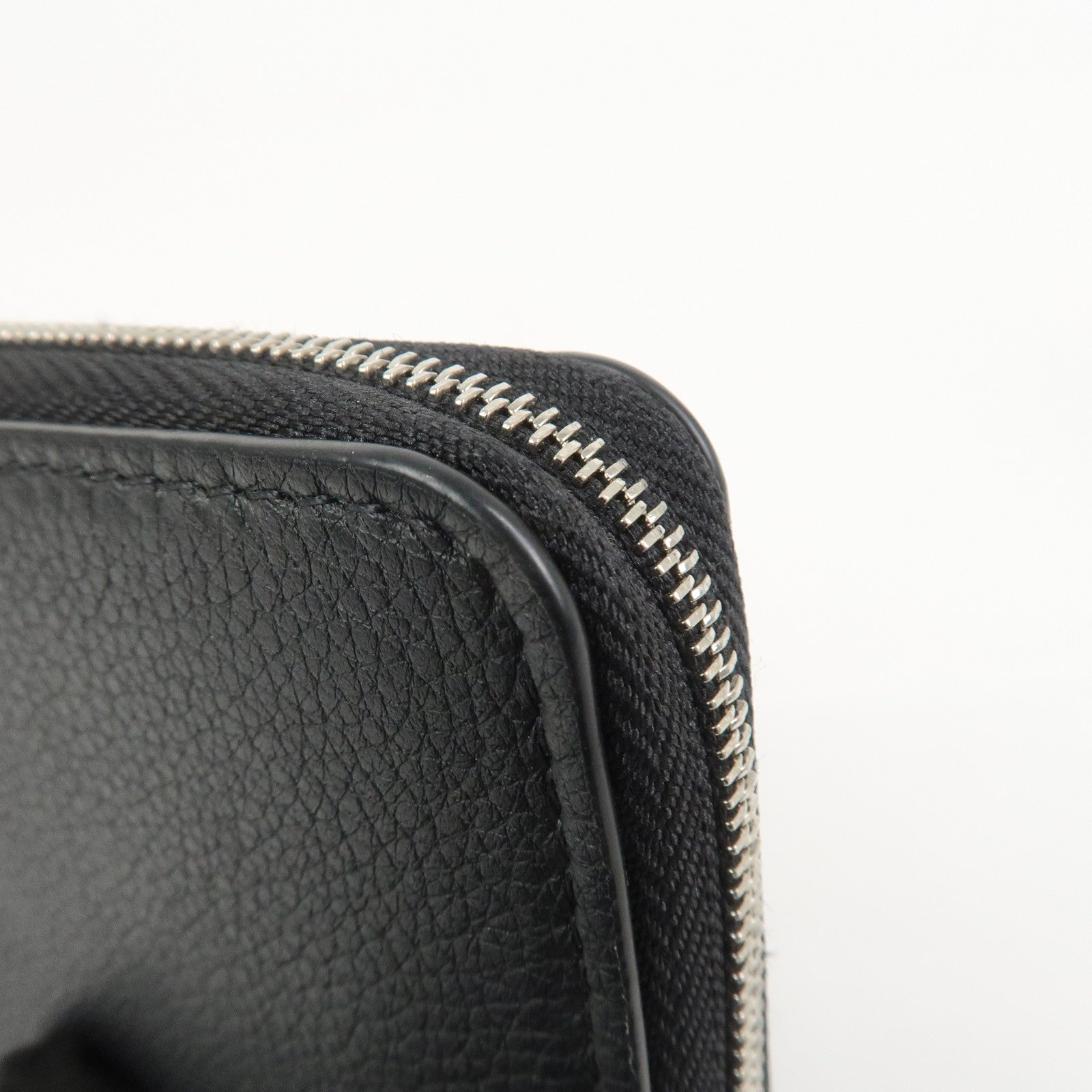Louis Vuitton Lock Me Calf Leather Coin Case Coin Purse Noir M80099
