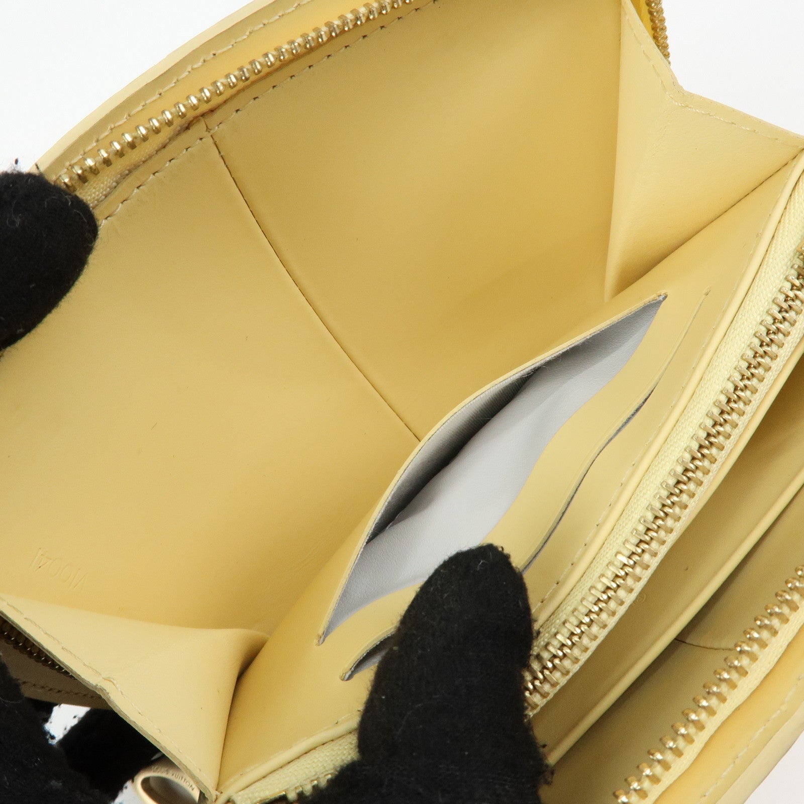 Louis Vuitton Epi Portefeuille Epi Z Coin Case Vanilla M6344A