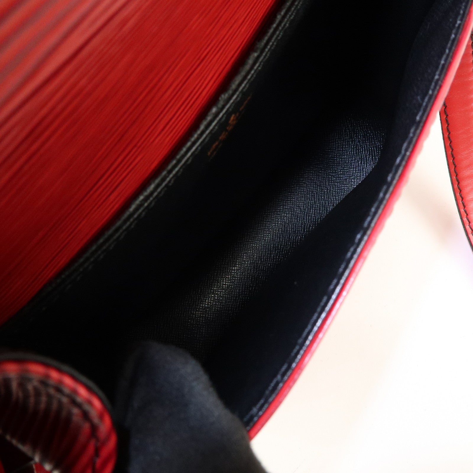 Louis Vuitton Epi Leather Mini Saint Cloud Shoulder Bag Red M52217